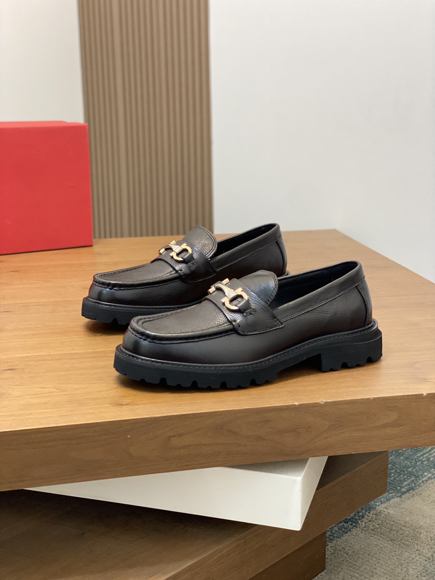 [Ferragamo] zapatos de los hombres, de alta calidad, los bienes de primera, parte superior de cuero 