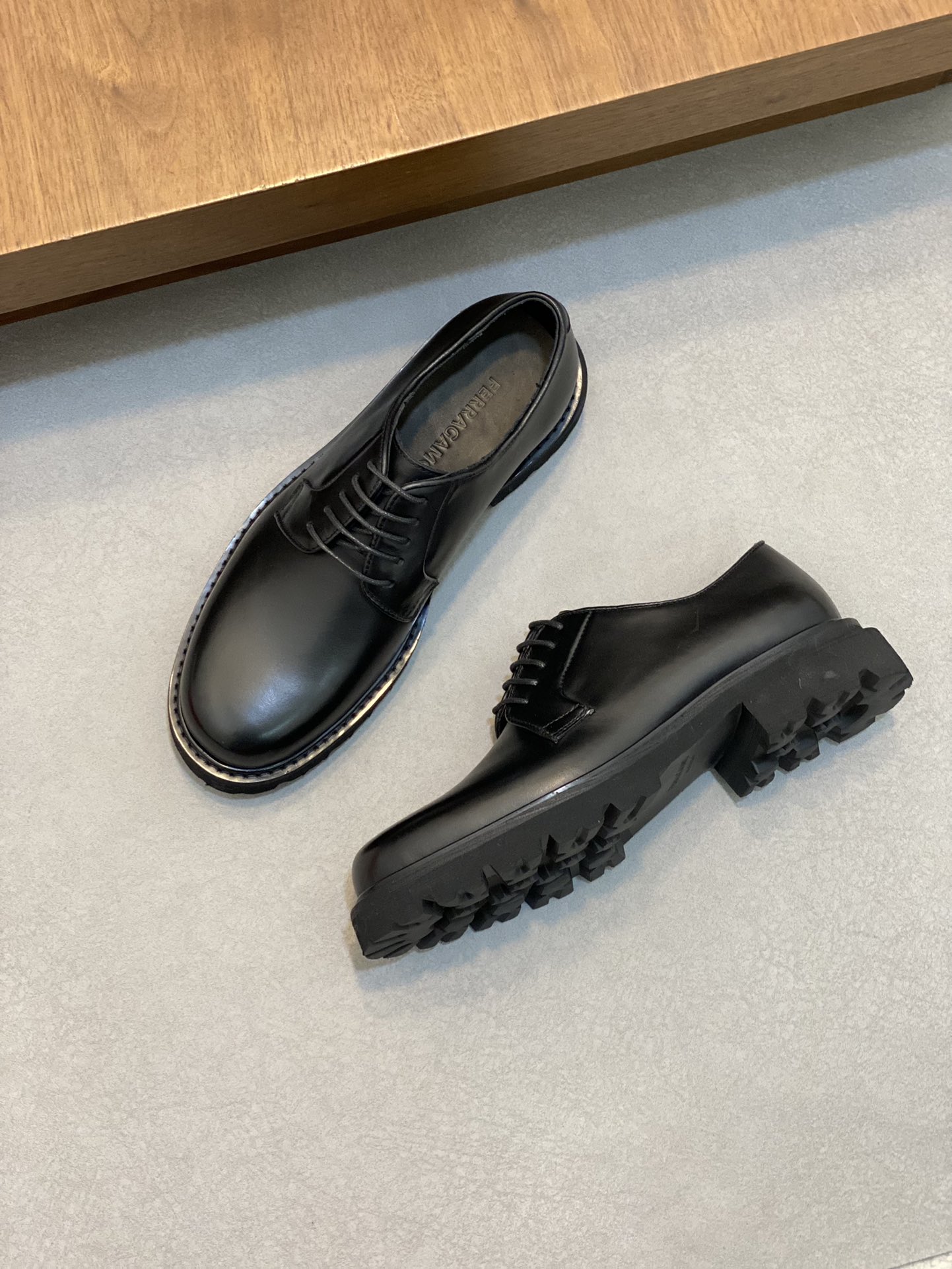 [Ferragamo] zapatos de hombre, de alta calidad, artículos de primera, parte superior de piel de vaca