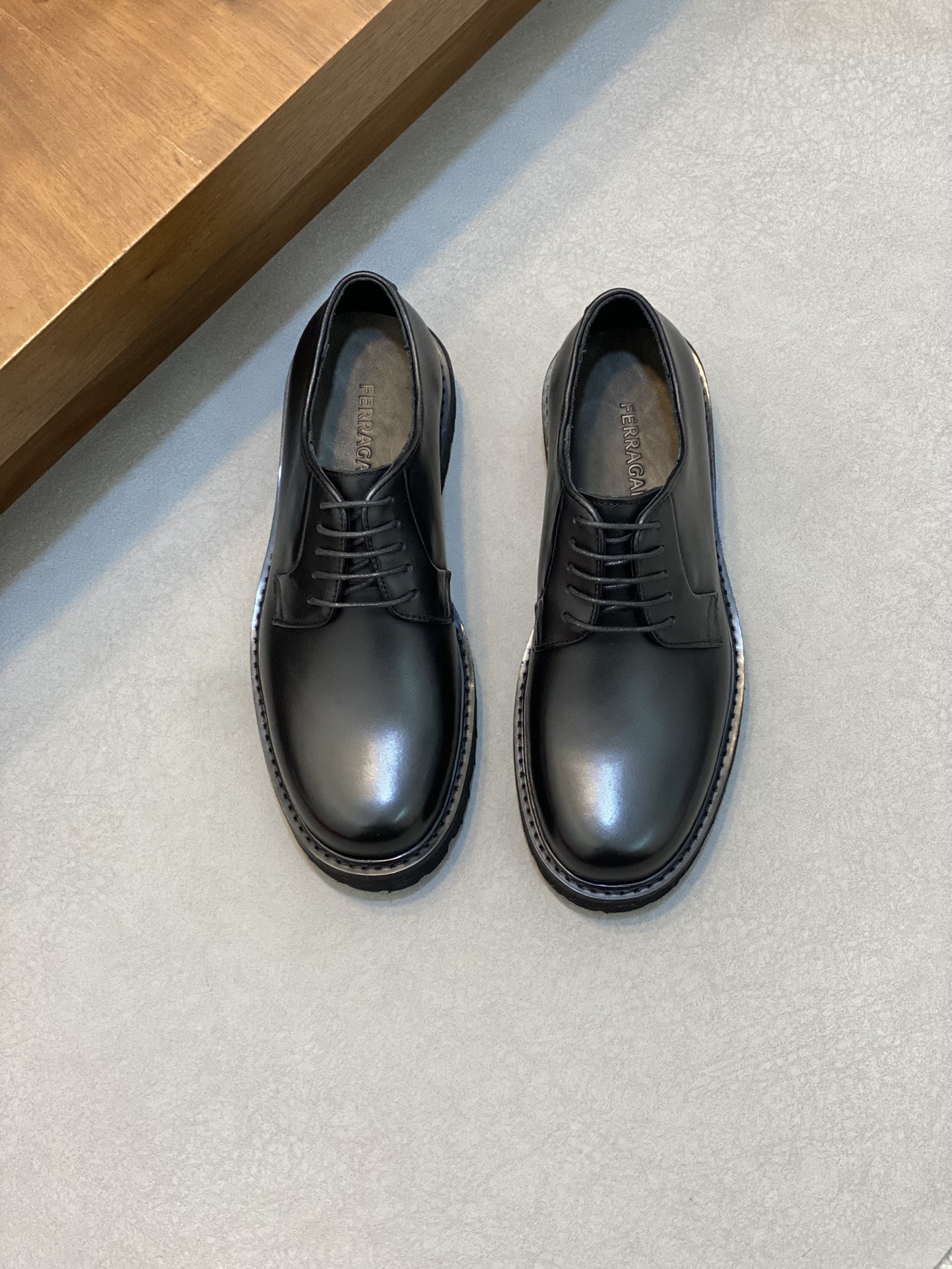 [Ferragamo] zapatos de hombre, de alta calidad, artículos de primera, parte superior de piel de vaca