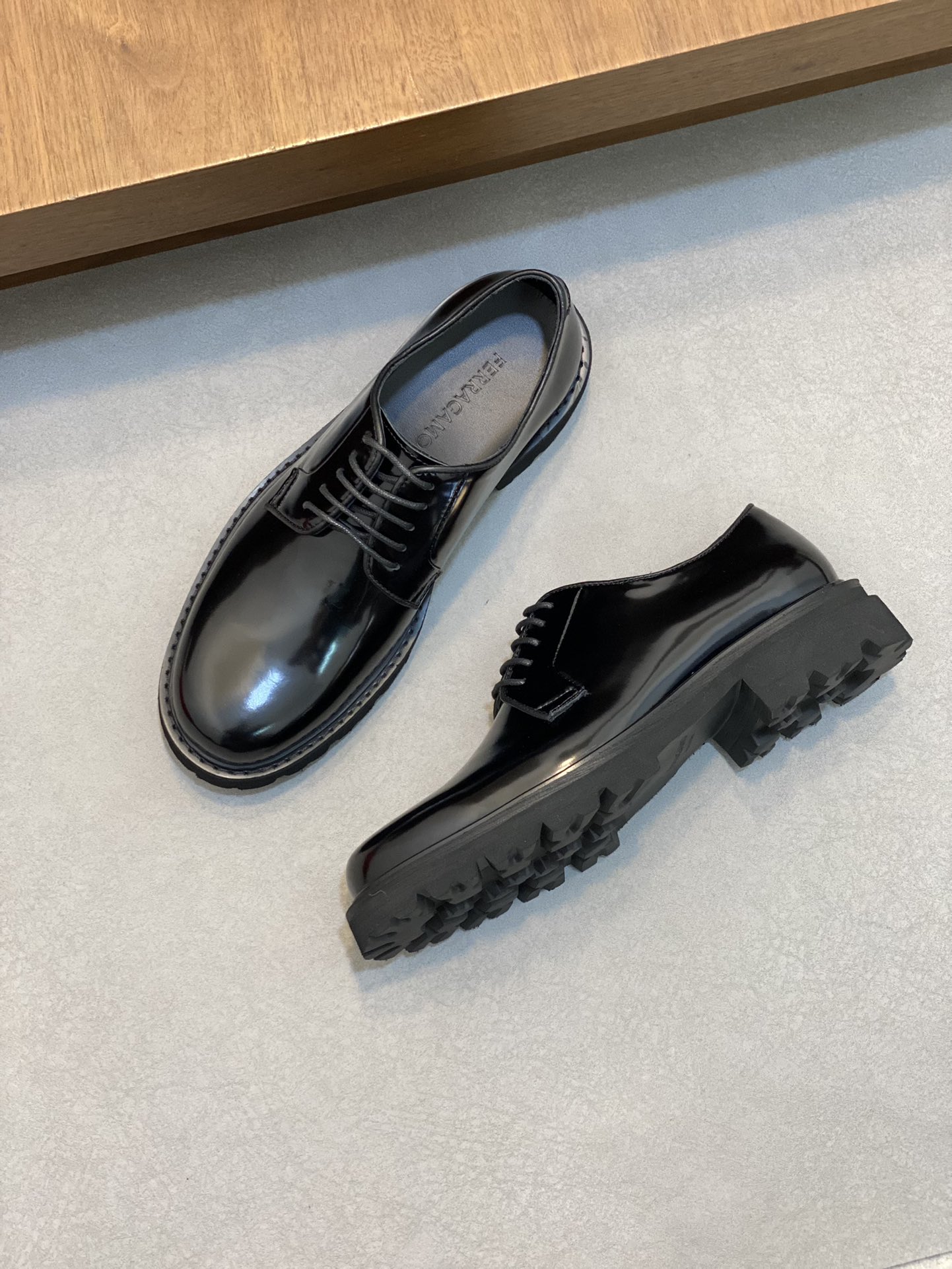 [Ferragamo] zapatos de hombre, de alta calidad, artículos de primera, parte superior de piel de vaca