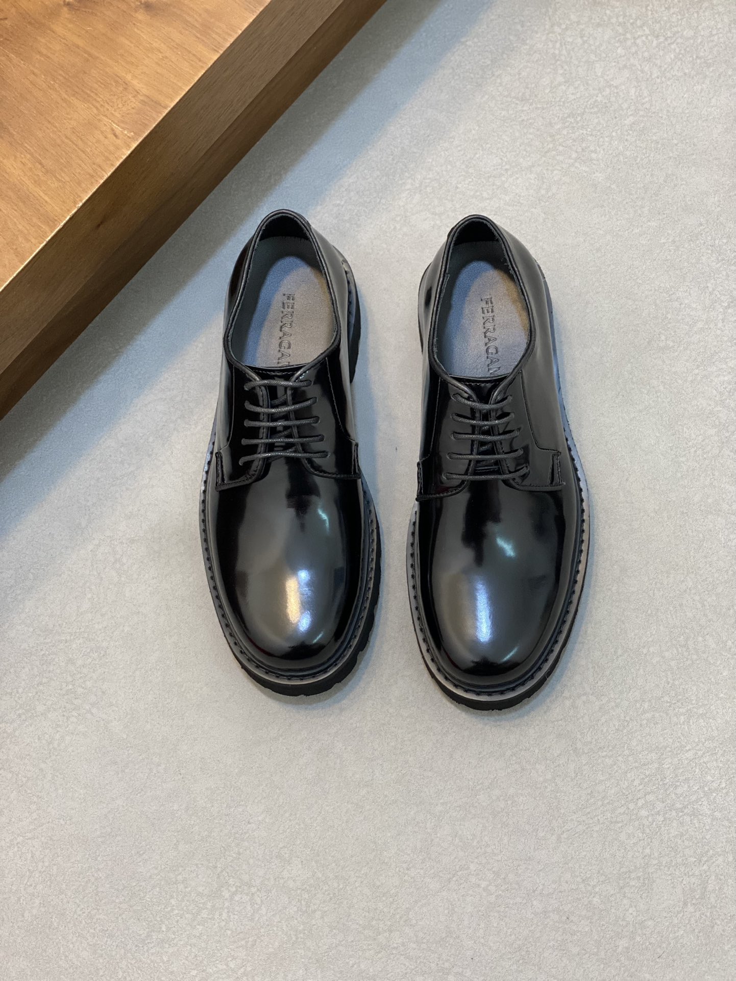 [Ferragamo] zapatos de hombre, de alta calidad, artículos de primera, parte superior de piel de vaca
