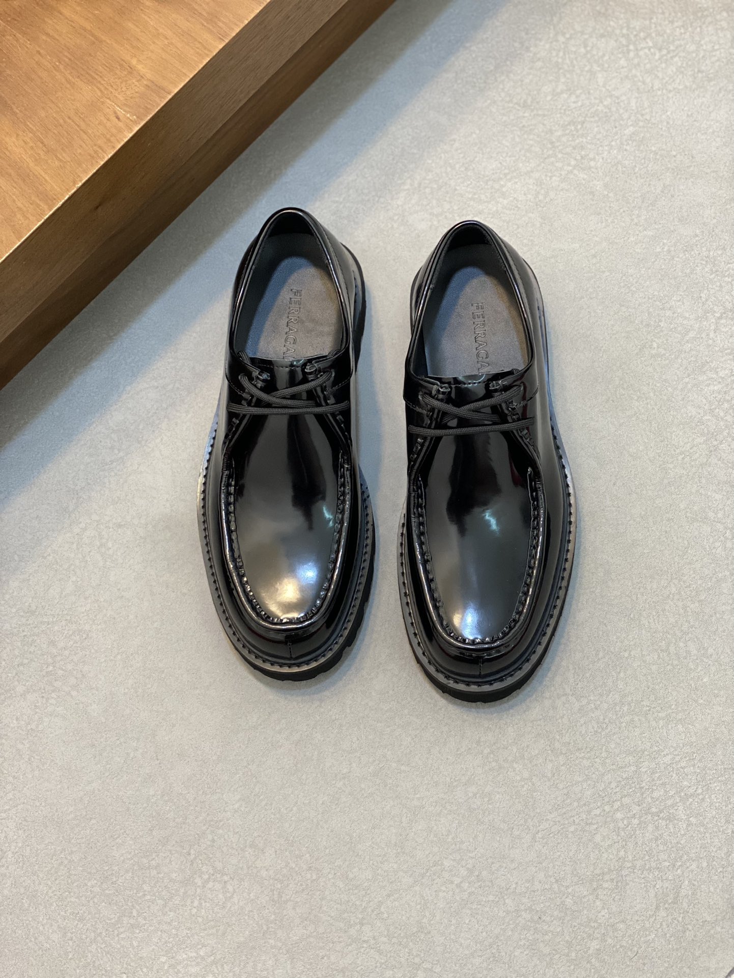 [Ferragamo] zapatos de hombre, de alta calidad, artículos de primera, parte superior de piel de vaca