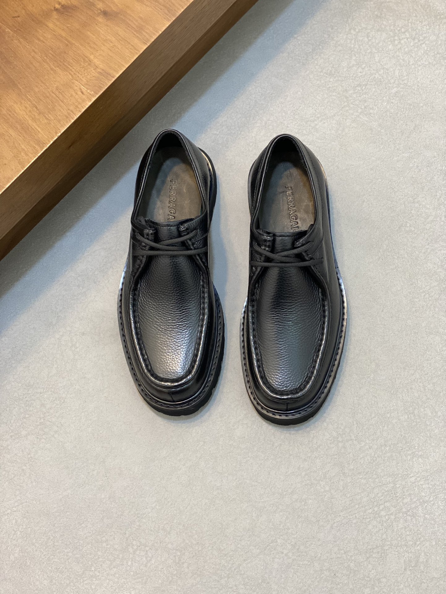 [Ferragamo] zapatos de hombre, de alta calidad, artículos de primera, parte superior de piel de vaca