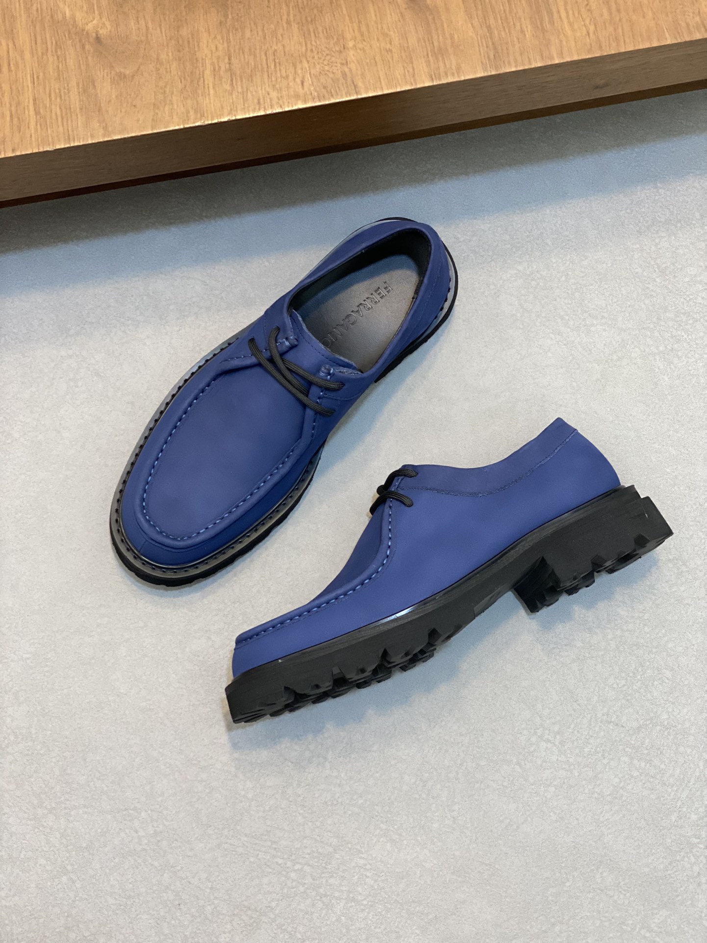 [Ferragamo] zapatos de hombre, de alta calidad, artículos de primera, parte superior de piel de vaca