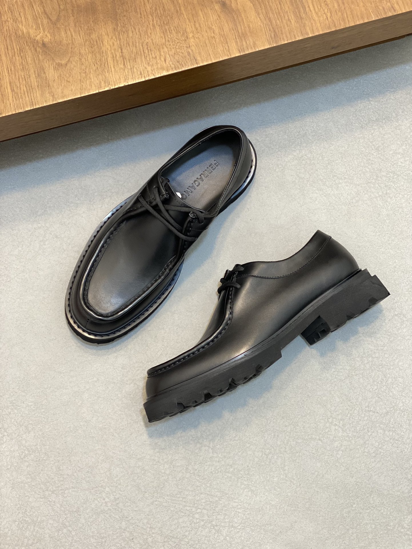 [Ferragamo] zapatos de hombre, de alta calidad, artículos de primera, parte superior de piel de vaca