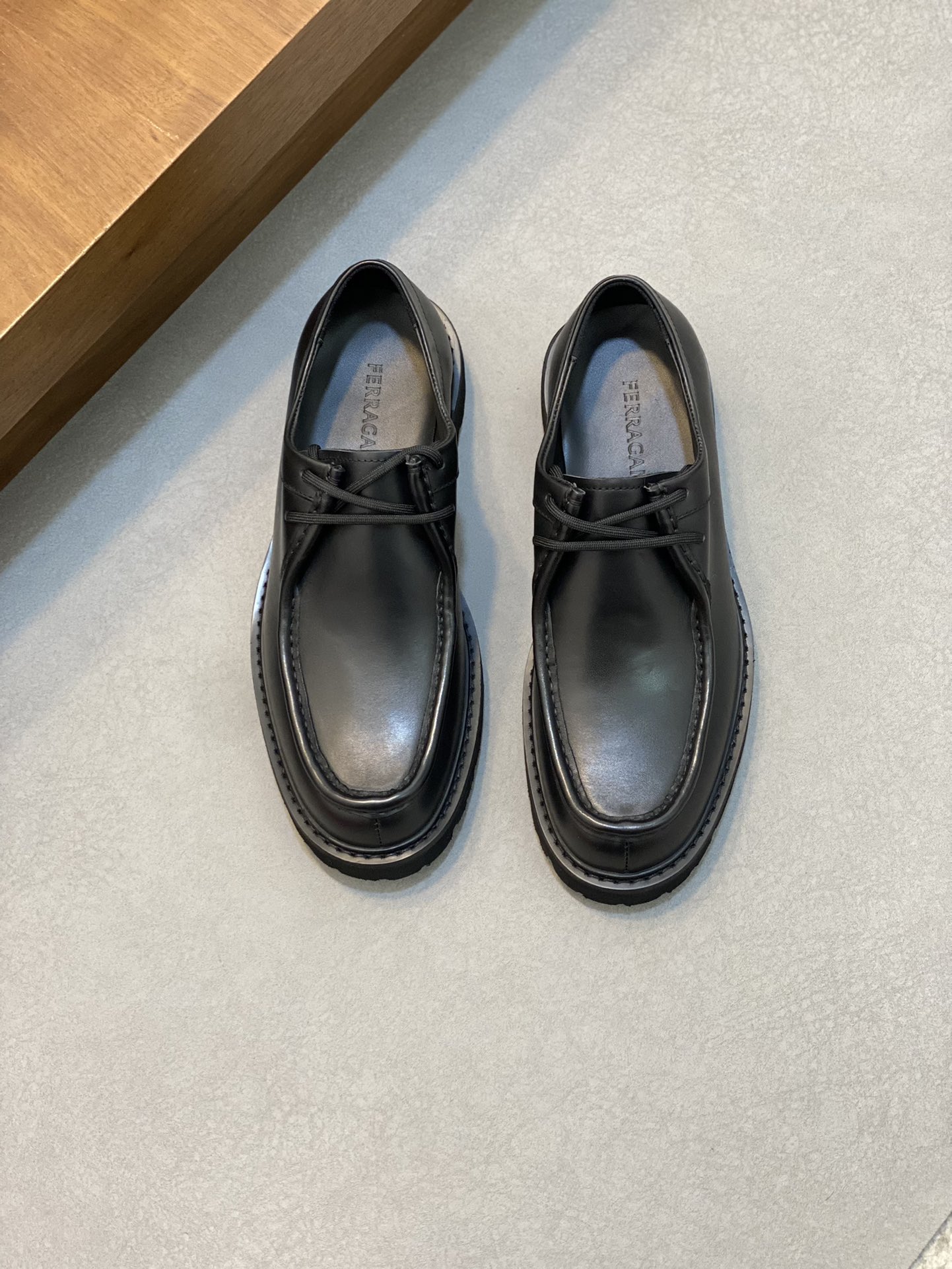 [Ferragamo] zapatos de hombre, de alta calidad, artículos de primera, parte superior de piel de vaca