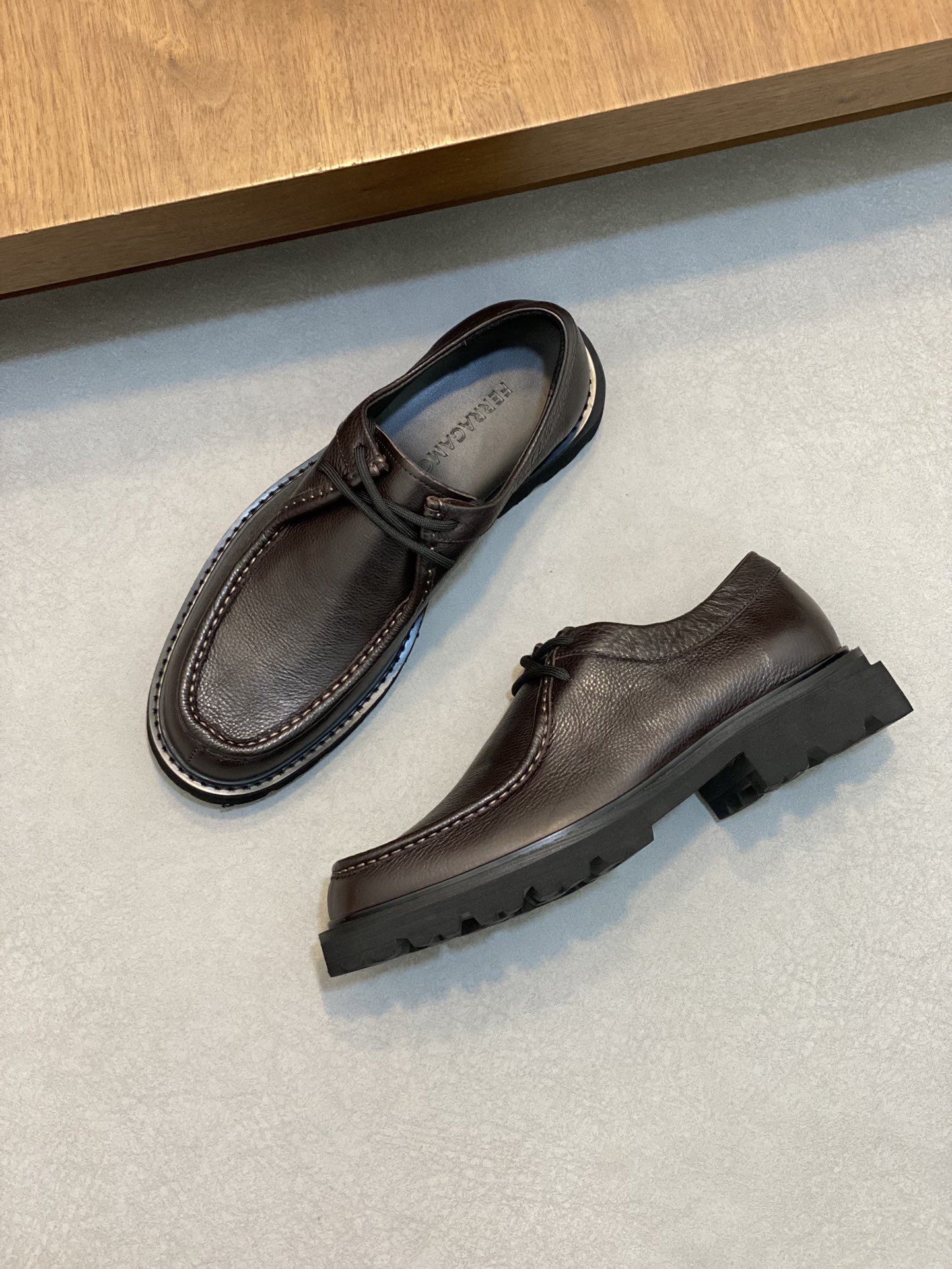 [Ferragamo] zapatos de hombre, de alta calidad, artículos de primera, parte superior de piel de vaca
