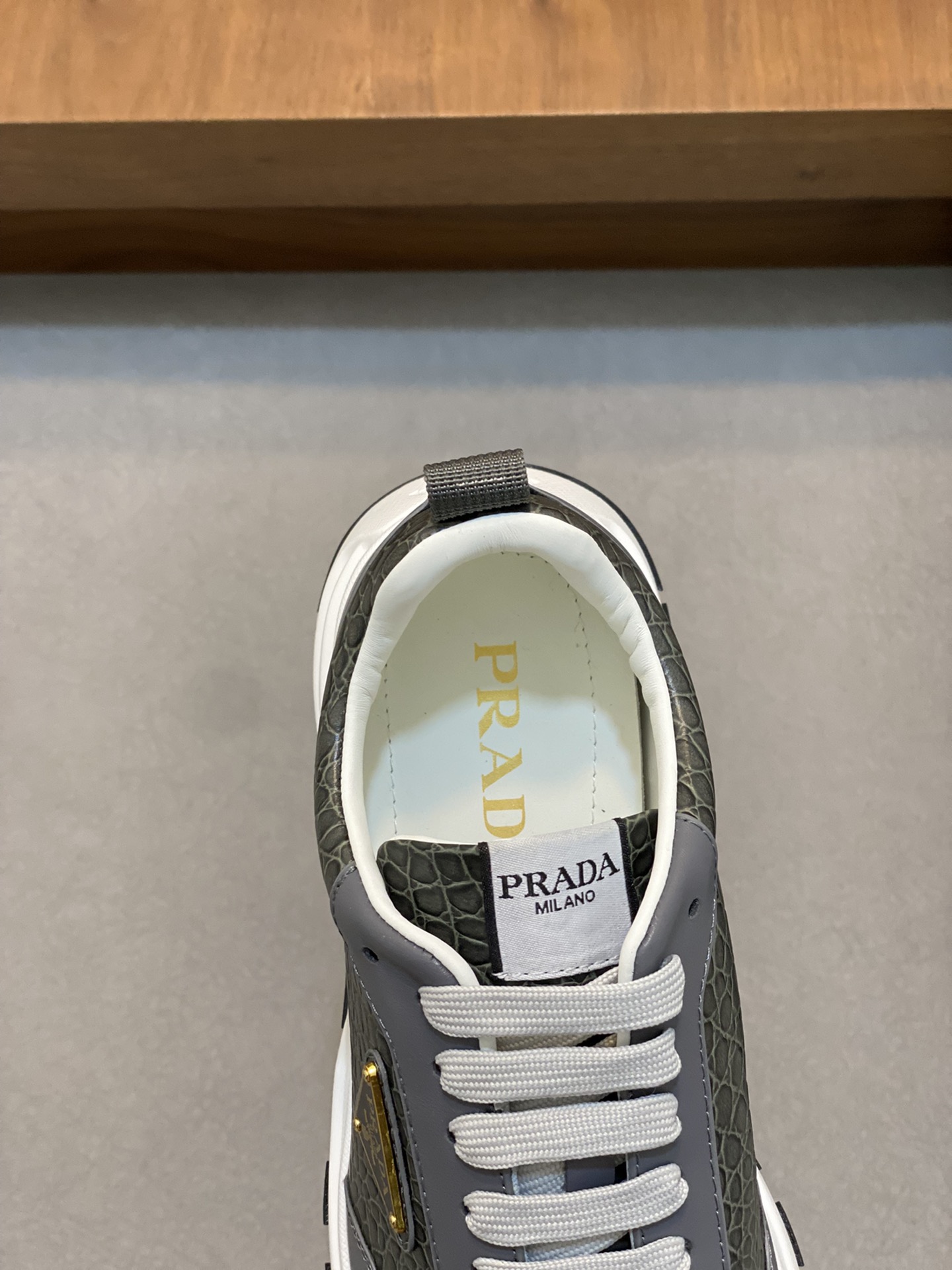 [PRADA] Prada - Calidad de gama alta Original único - Parte superior: cuero de becerro de Napa impor