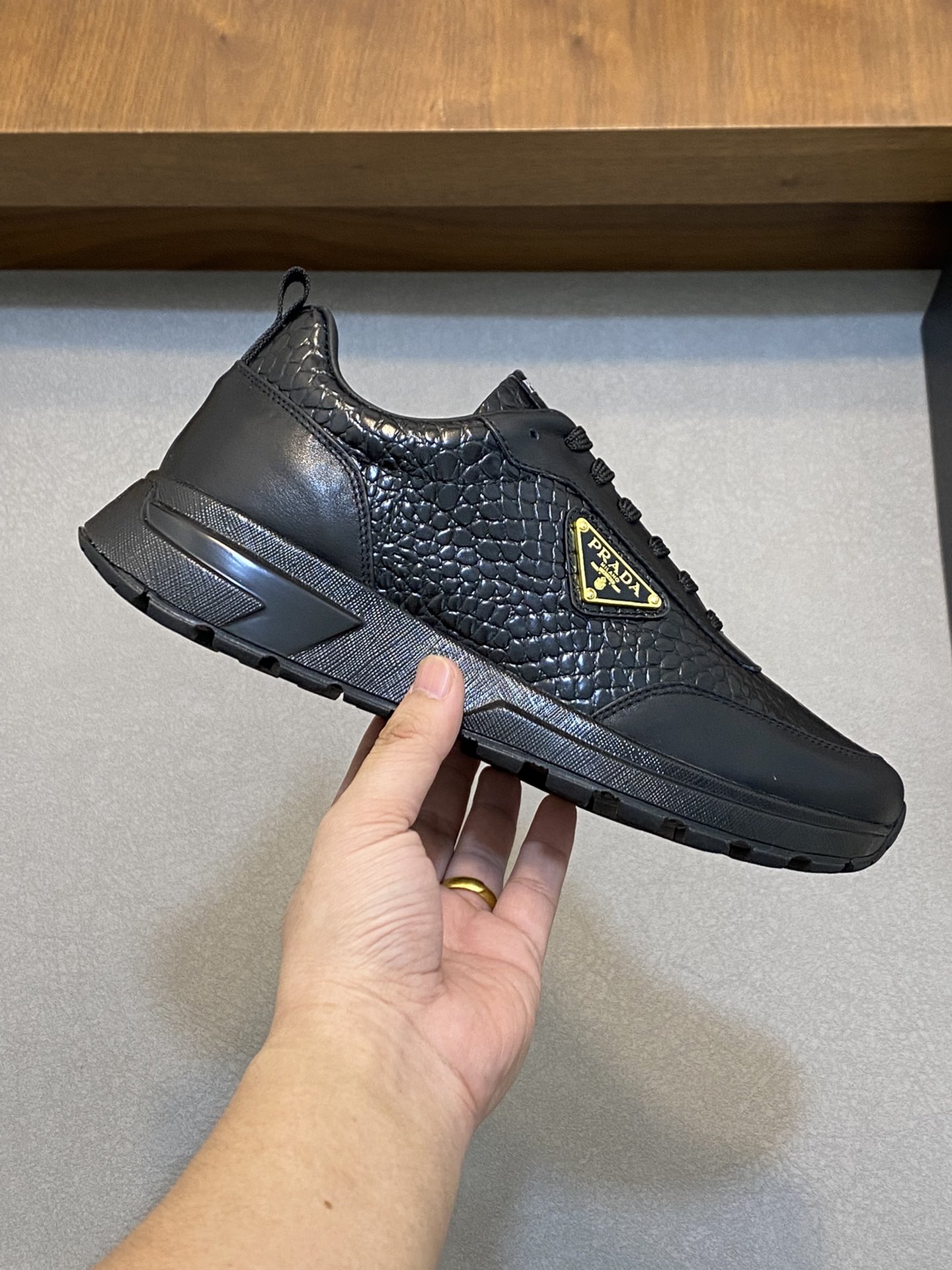 [PRADA] Prada - Calidad de gama alta Original único - Parte superior: cuero de becerro de Napa impor