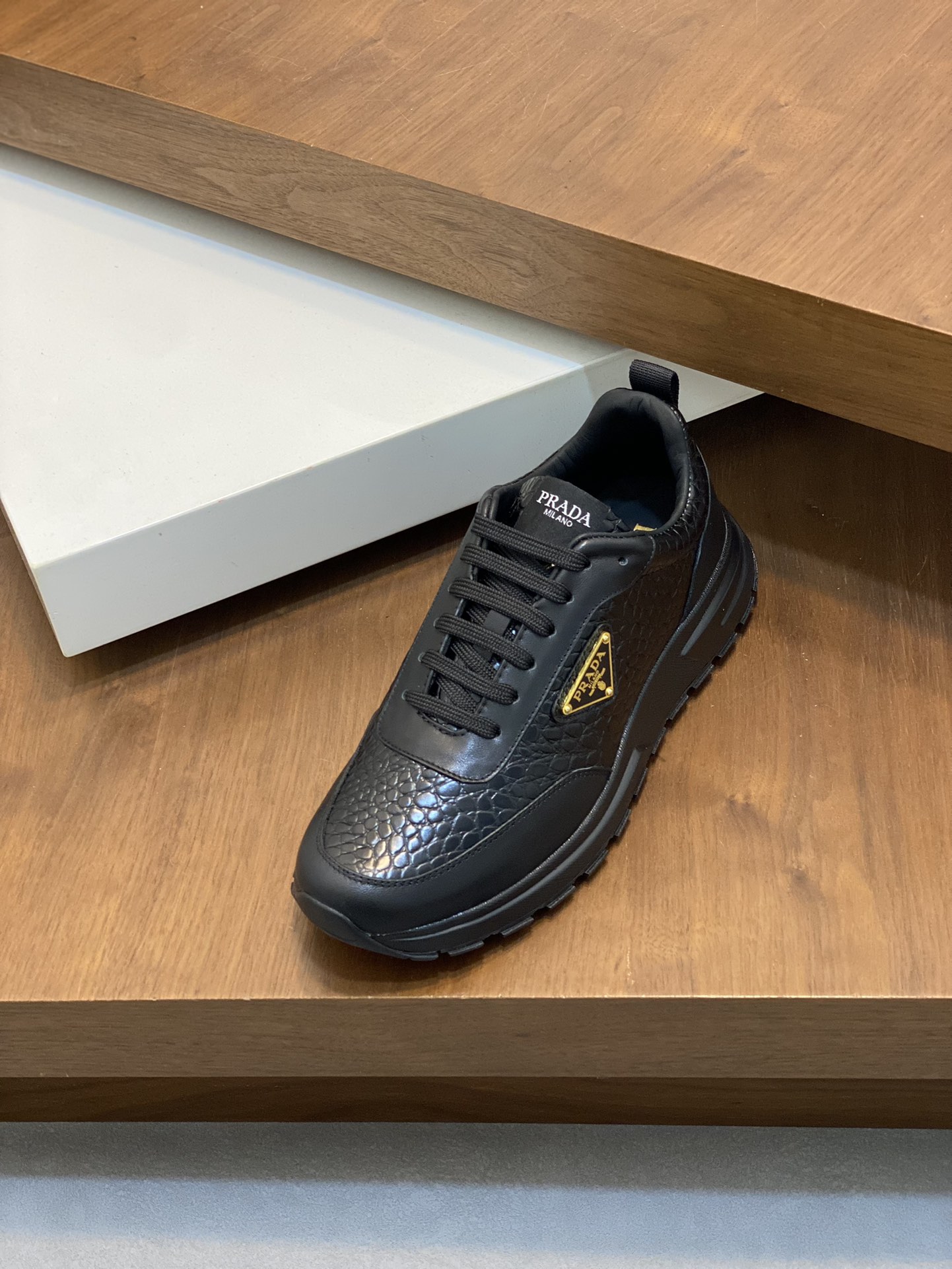 [PRADA] Prada - Calidad de gama alta Original único - Parte superior: cuero de becerro de Napa impor