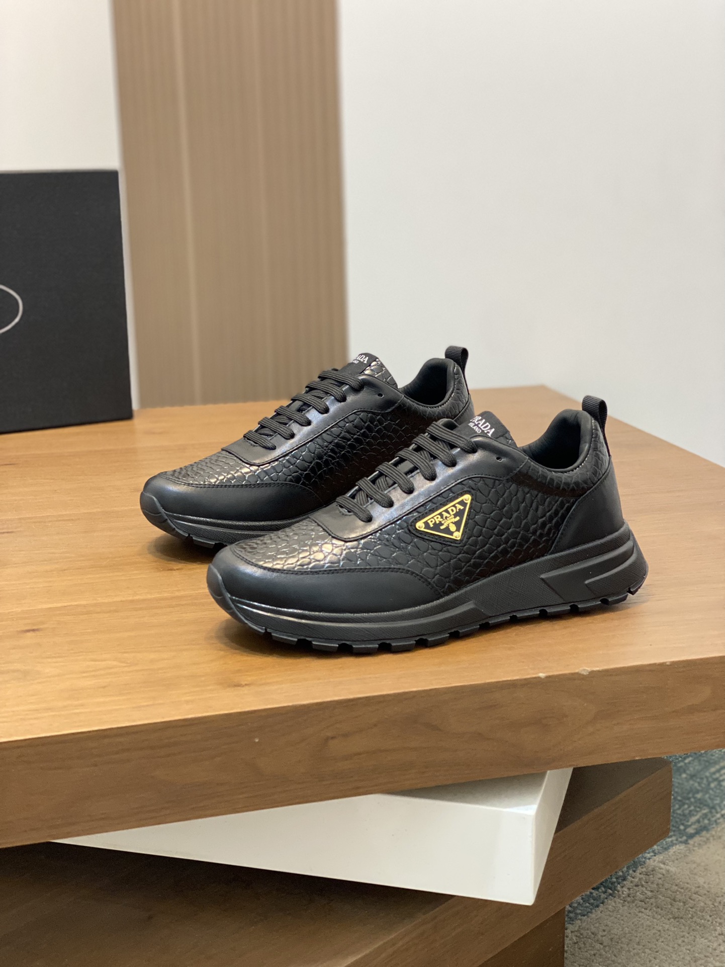 [PRADA] Prada - Calidad de gama alta Original único - Parte superior: cuero de becerro de Napa impor
