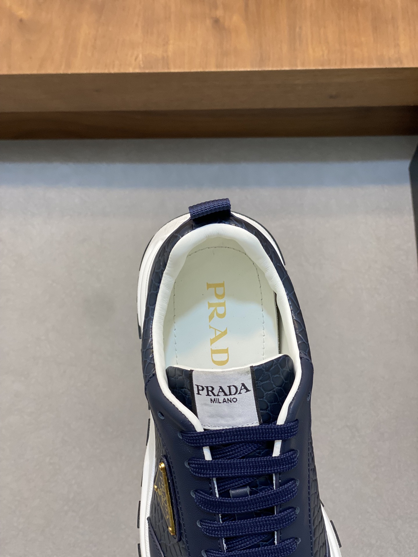 [PRADA] Prada - Calidad de gama alta Original único - Parte superior: cuero de becerro de Napa impor