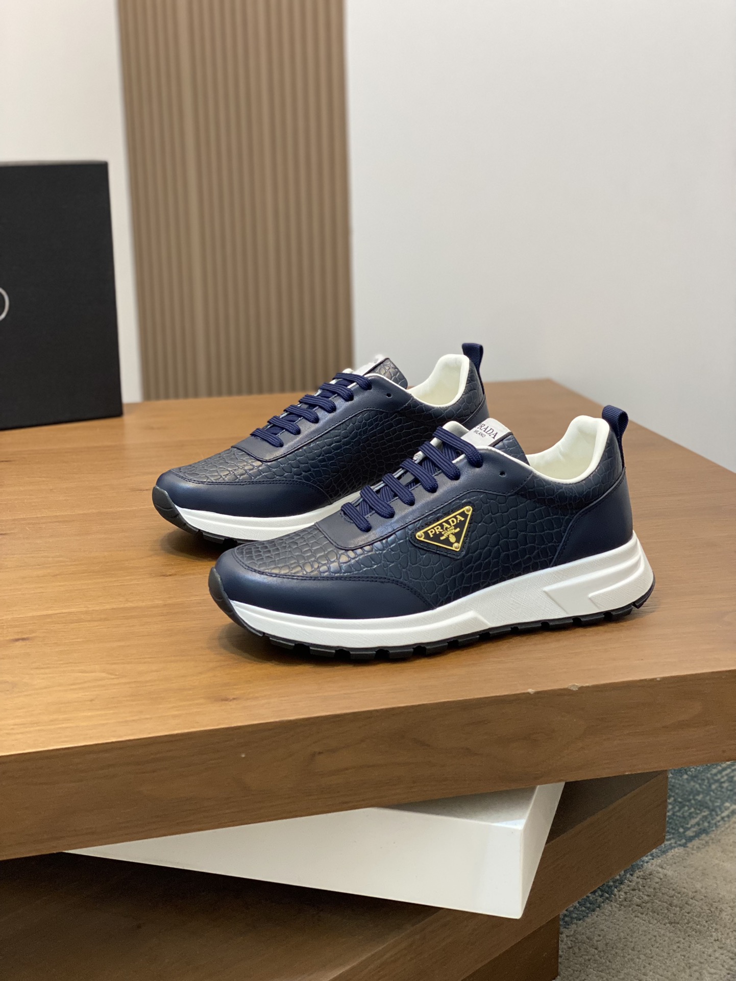 [PRADA] Prada - Calidad de gama alta Original único - Parte superior: cuero de becerro de Napa impor