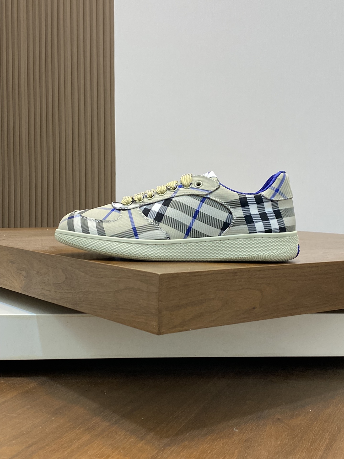 [BURBERRY] Burberry - Calidad de gama alta única original - Parte superior: tela tótem de marca impo