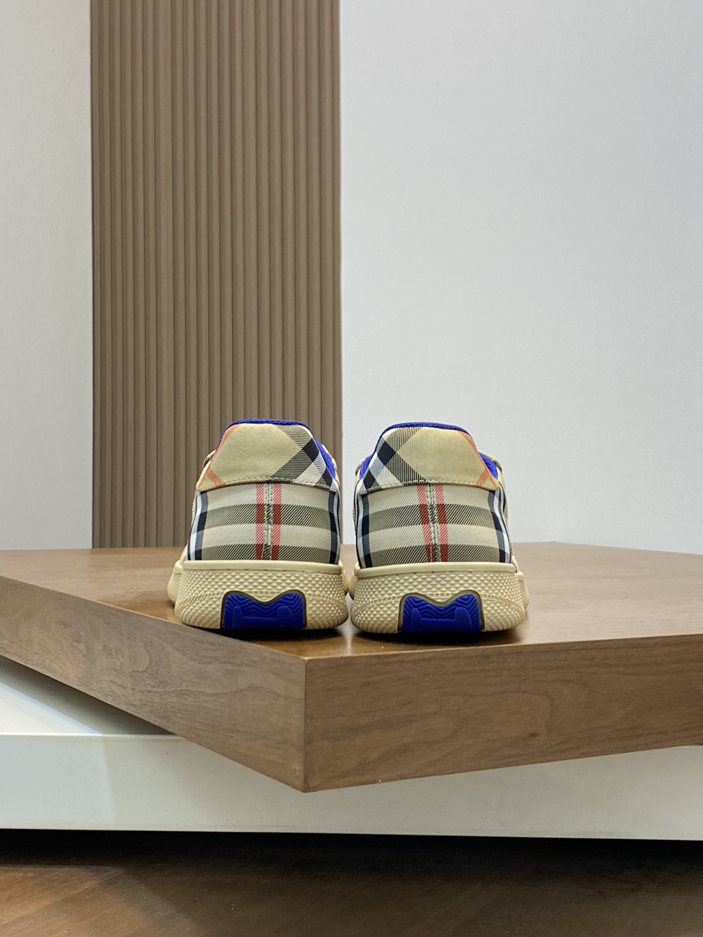 [BURBERRY] Burberry - Calidad de gama alta única original - Parte superior: tela tótem de marca impo