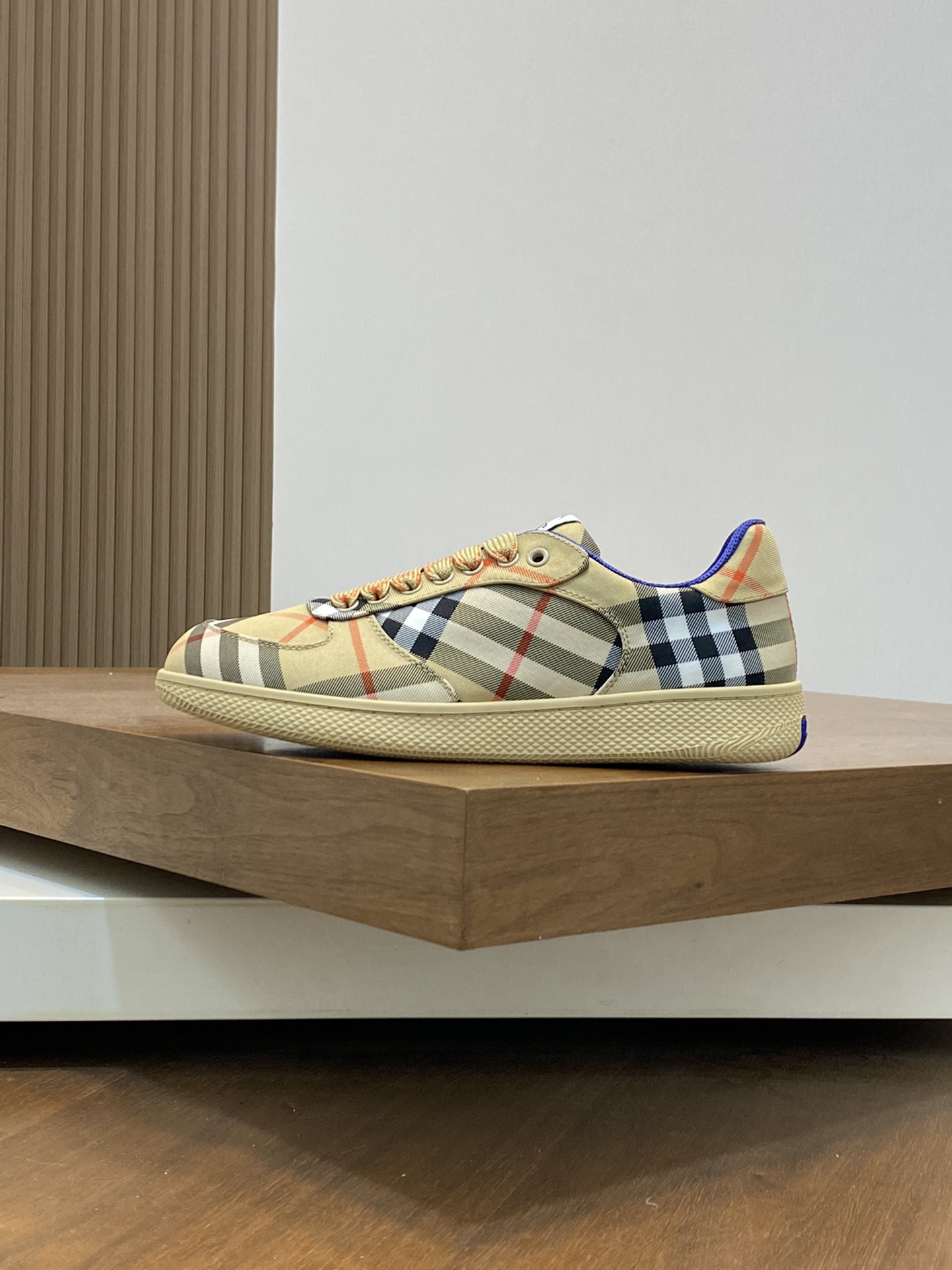 [BURBERRY] Burberry - Calidad de gama alta única original - Parte superior: tela tótem de marca impo