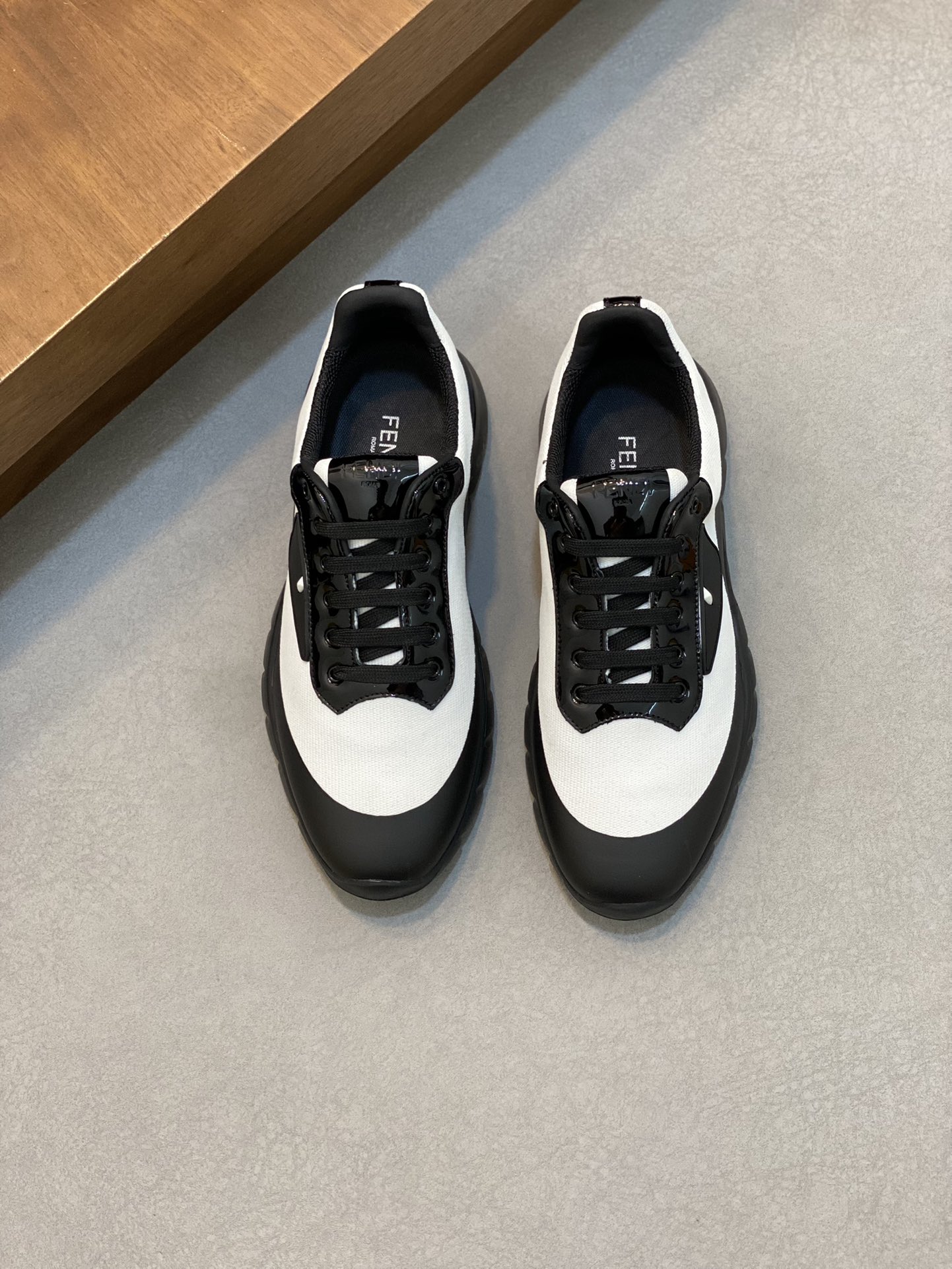 NO:283066,Dongguan. Purchase grade (Fendi FENDI) Street Fried Street Monster Popular and Popular Counter New Original Configuration, Italy imported original fly weaving fabric, high-quality printing technology, imported water dyed cowhide and breathable mesh inner lining, breathable and comfortable, original soles are specially supplied with original soles, super comfortable, original order goods are high-quality, and you can enter and exit the counter at will. Welcome to compare!  Authentic full-packaged gift boxes for counters, size 39-44 (orderable 38.45.46) Outdoor veteran drivers driving shoes, fendi, fendi, cowhide19860909东莞产.代购级 （芬迪FENDI）炸街男神小怪兽人气爆款专柜新款原厂配置,意大利进口原版飞织面料,高品质印花工艺,进口水染牛皮拼透气网纱内里,透气舒适,鞋底原厂特供原版底超级舒适,原厂跟单货高品质,可随意进出专柜,欢迎对比！ 专柜正品全套包装礼盒 码数 39-44（可订 38.45 .46） 户外老司机驾车鞋,,fendi,fendi,cowhide,Men's shoes