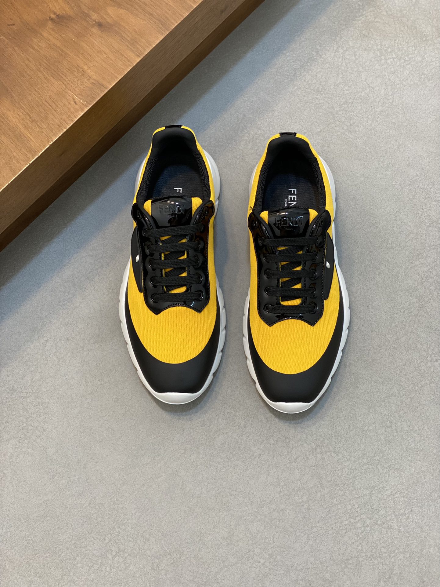 NO:283077,Dongguan. Purchase grade (Fendi FENDI) Street Fried Street Monster Popular and Popular Counter New Original Configuration, Italy imported original fly weaving fabric, high-quality printing technology, imported water dyed cowhide and breathable mesh inner lining, breathable and comfortable, original soles are specially supplied with original soles, super comfortable, original order goods are high-quality, and you can enter and exit the counter at will. Welcome to compare!  Authentic full-packaged gift boxes for counters, size 39-44 (orderable 38.45.46) Outdoor veteran drivers driving shoes, fendi, fendi, cowhide19860909东莞产.代购级 （芬迪FENDI）炸街男神小怪兽人气爆款专柜新款原厂配置,意大利进口原版飞织面料,高品质印花工艺,进口水染牛皮拼透气网纱内里,透气舒适,鞋底原厂特供原版底超级舒适,原厂跟单货高品质,可随意进出专柜,欢迎对比！ 专柜正品全套包装礼盒 码数 39-44（可订 38.45 .46） 户外老司机驾车鞋,,fendi,fendi,cowhide,Men's shoes