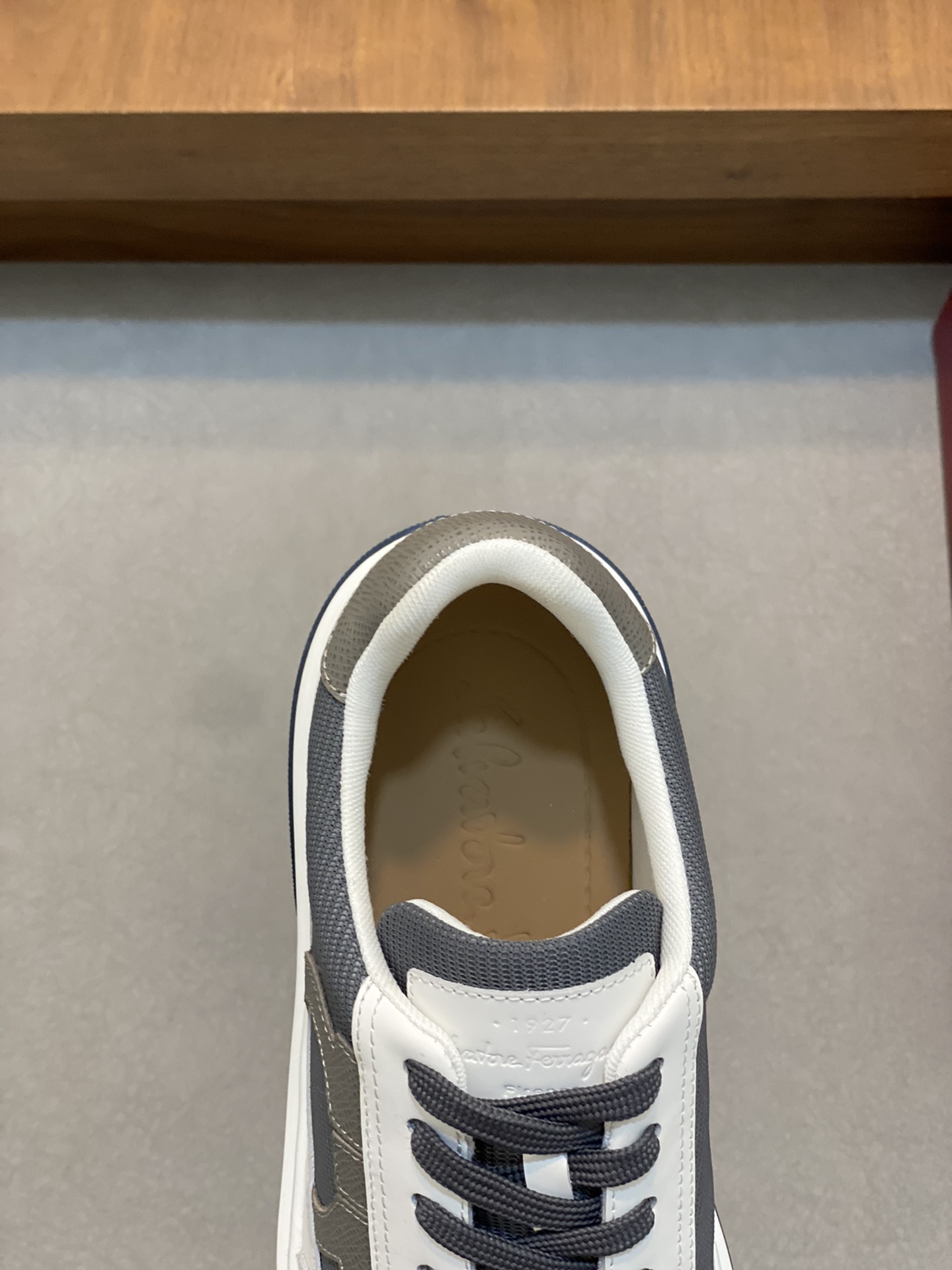 [Ferragamo] Ferragamo - Calidad de gama alta Original único - Exterior: piel de becerro Napa, tela d