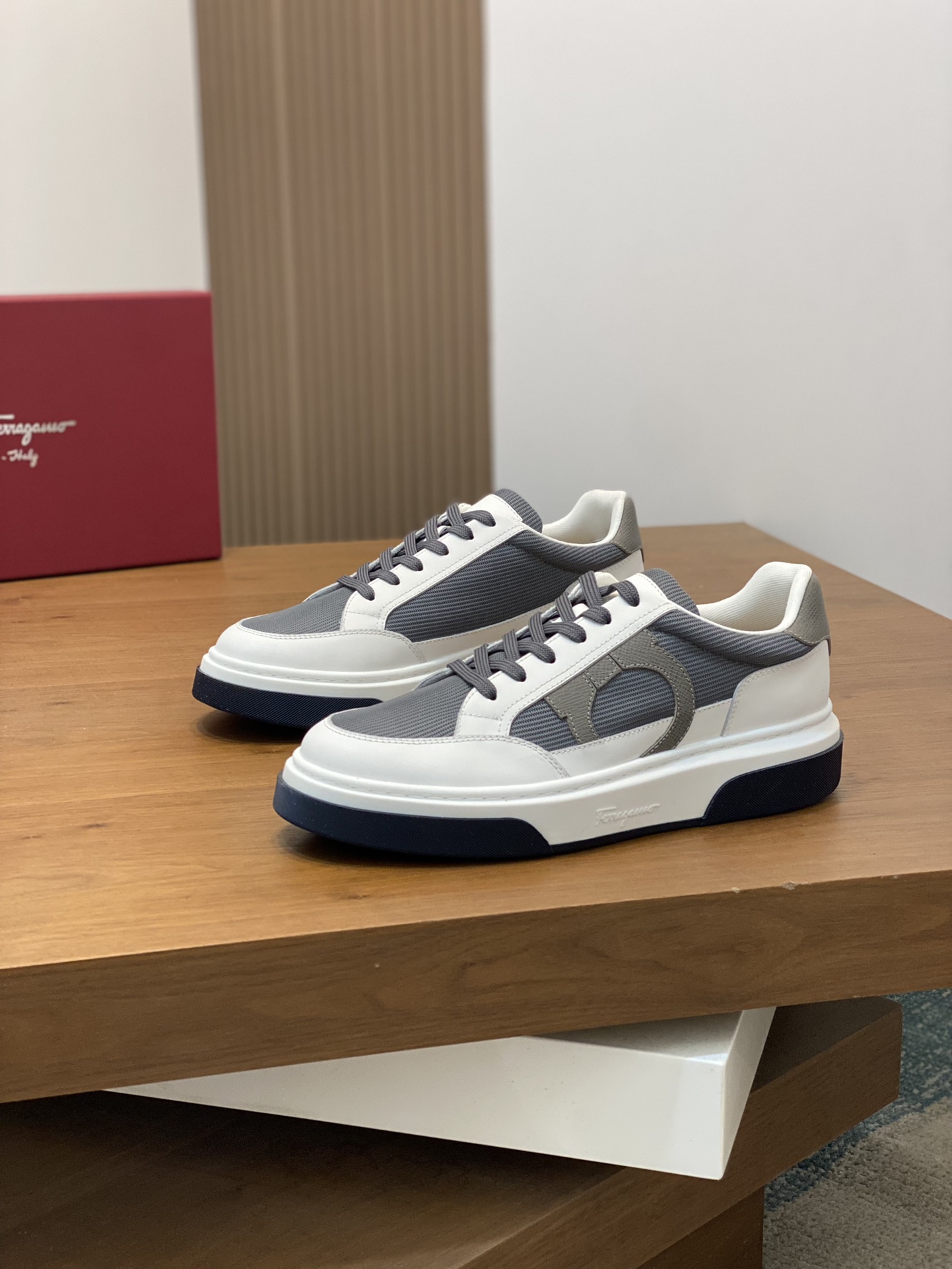 [Ferragamo] Ferragamo - Calidad de gama alta Original único - Exterior: piel de becerro Napa, tela d