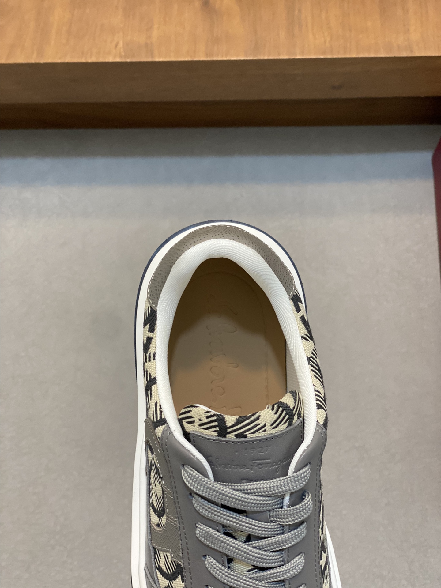 [Ferragamo] Ferragamo - Calidad de gama alta Original único - Exterior: piel de becerro Napa, tela d