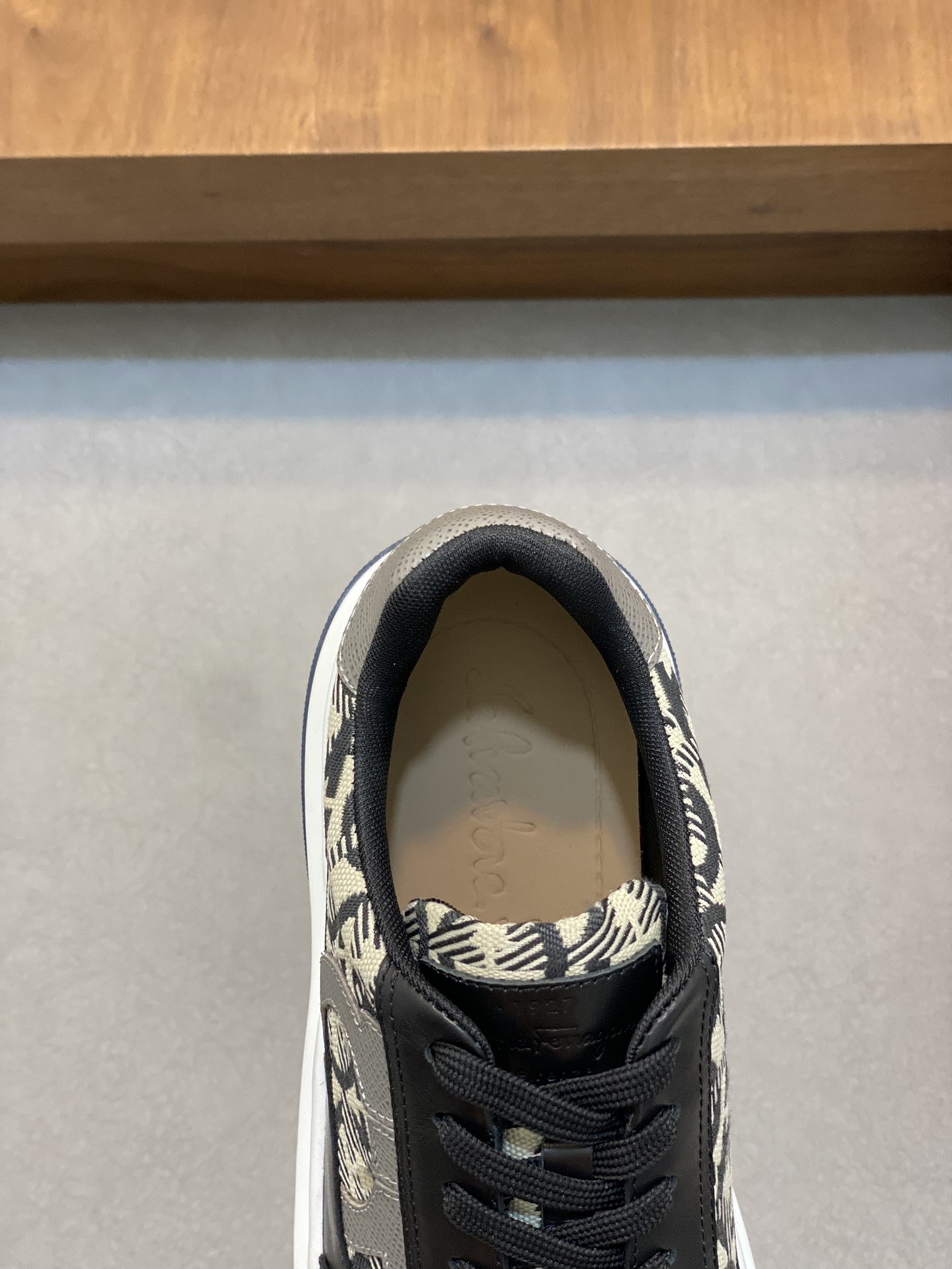 [Ferragamo] Ferragamo - Calidad de gama alta Original único - Exterior: piel de becerro Napa, tela d