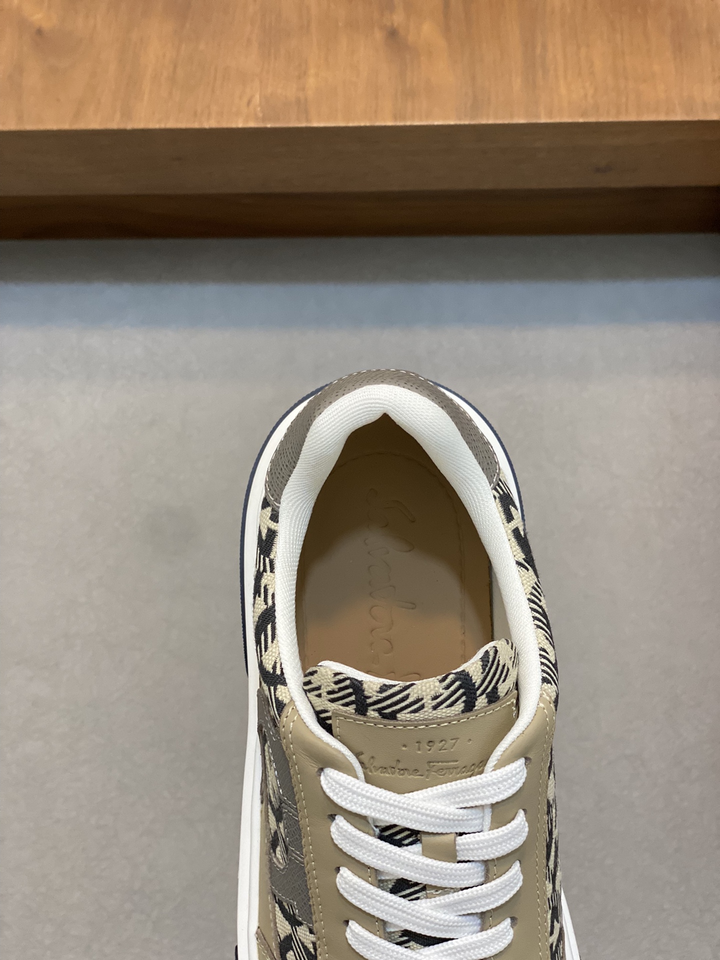 [Ferragamo] Ferragamo - Calidad de gama alta Original único - Exterior: piel de becerro Napa, tela d
