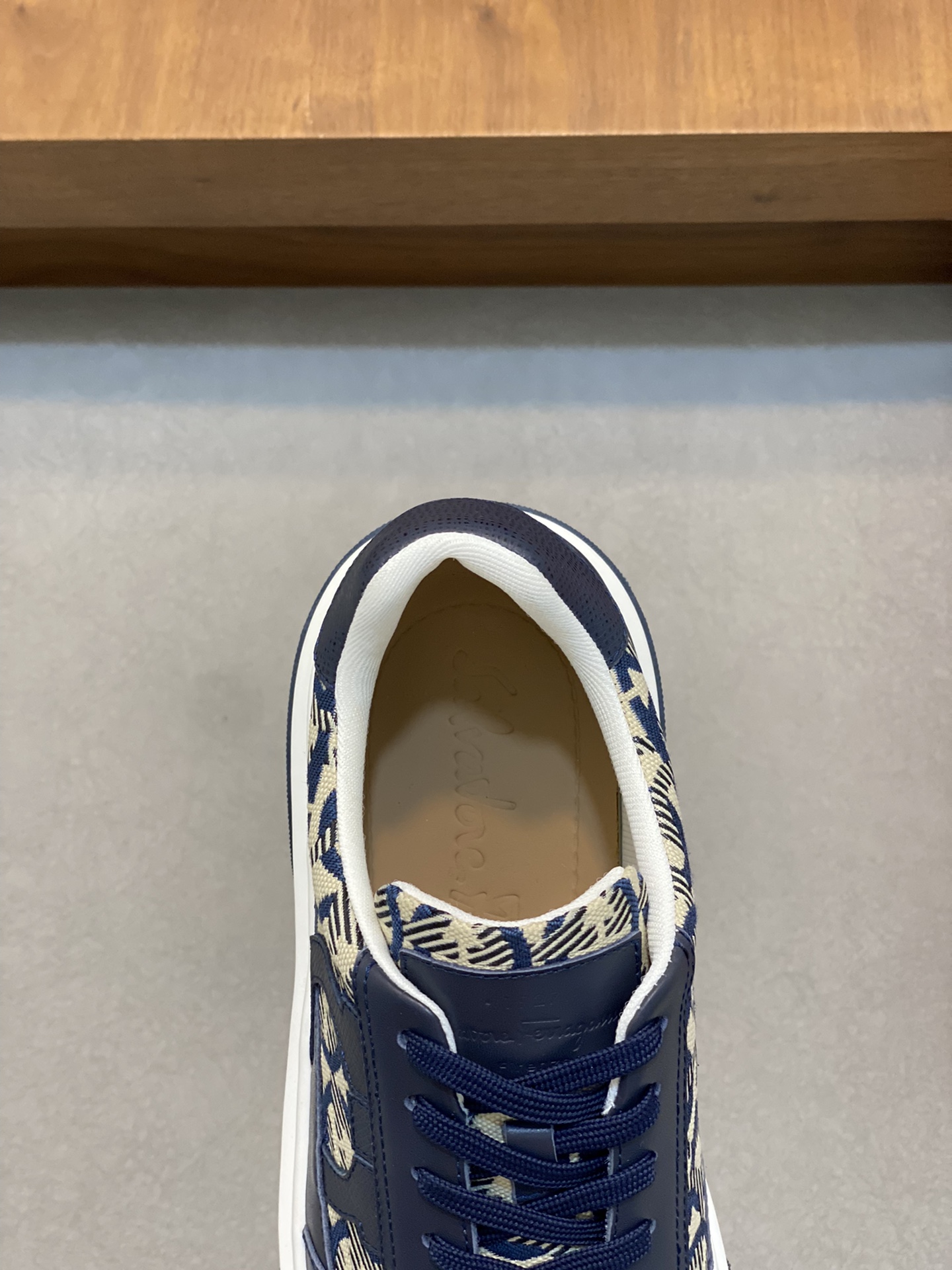 [Ferragamo] Ferragamo - Calidad de gama alta Original único - Exterior: piel de becerro Napa, tela d