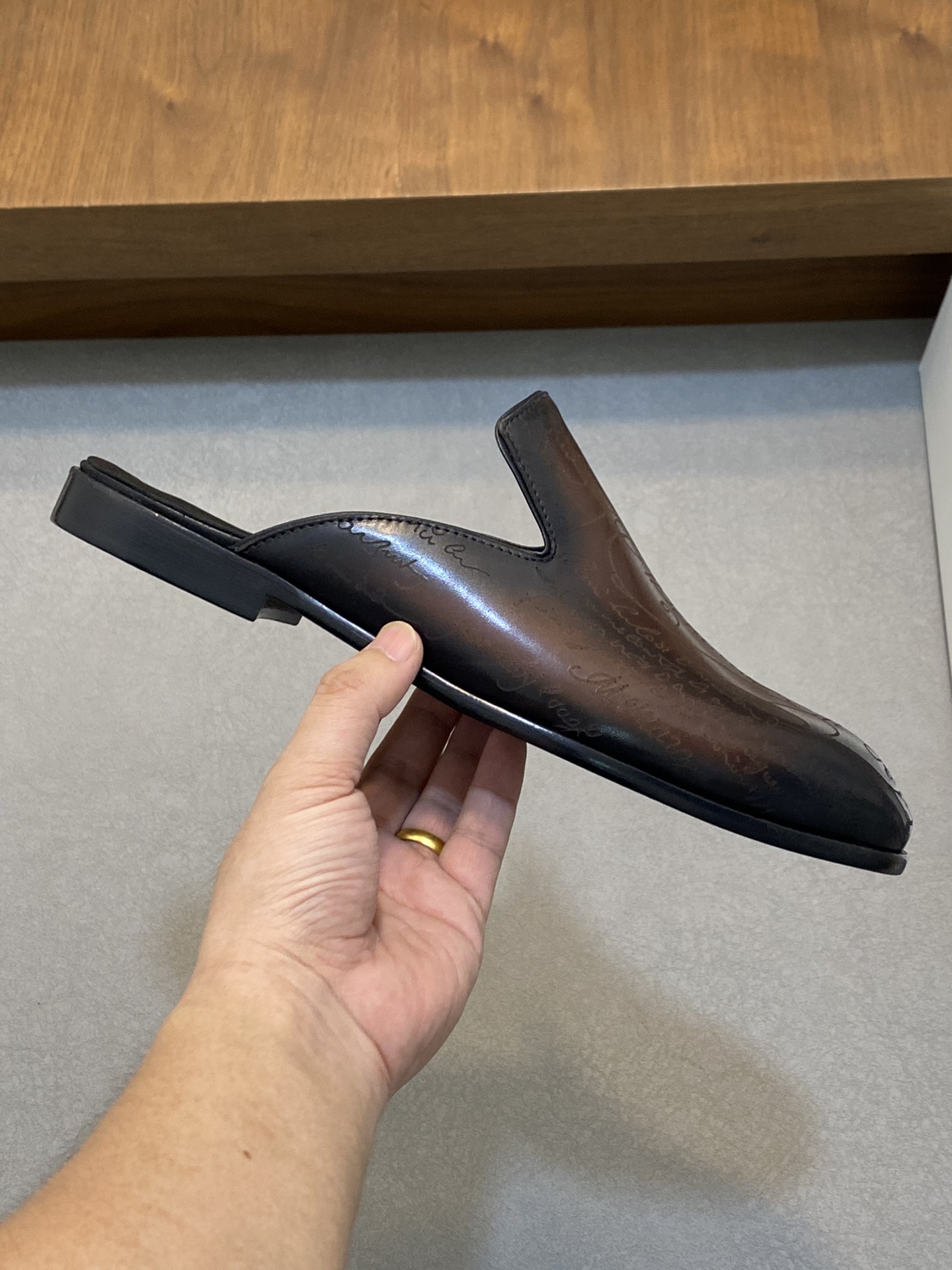 Berluti/Bruti Asesinato nuevas zapatillas de estribo de los hombres de alta gama sensación de textur