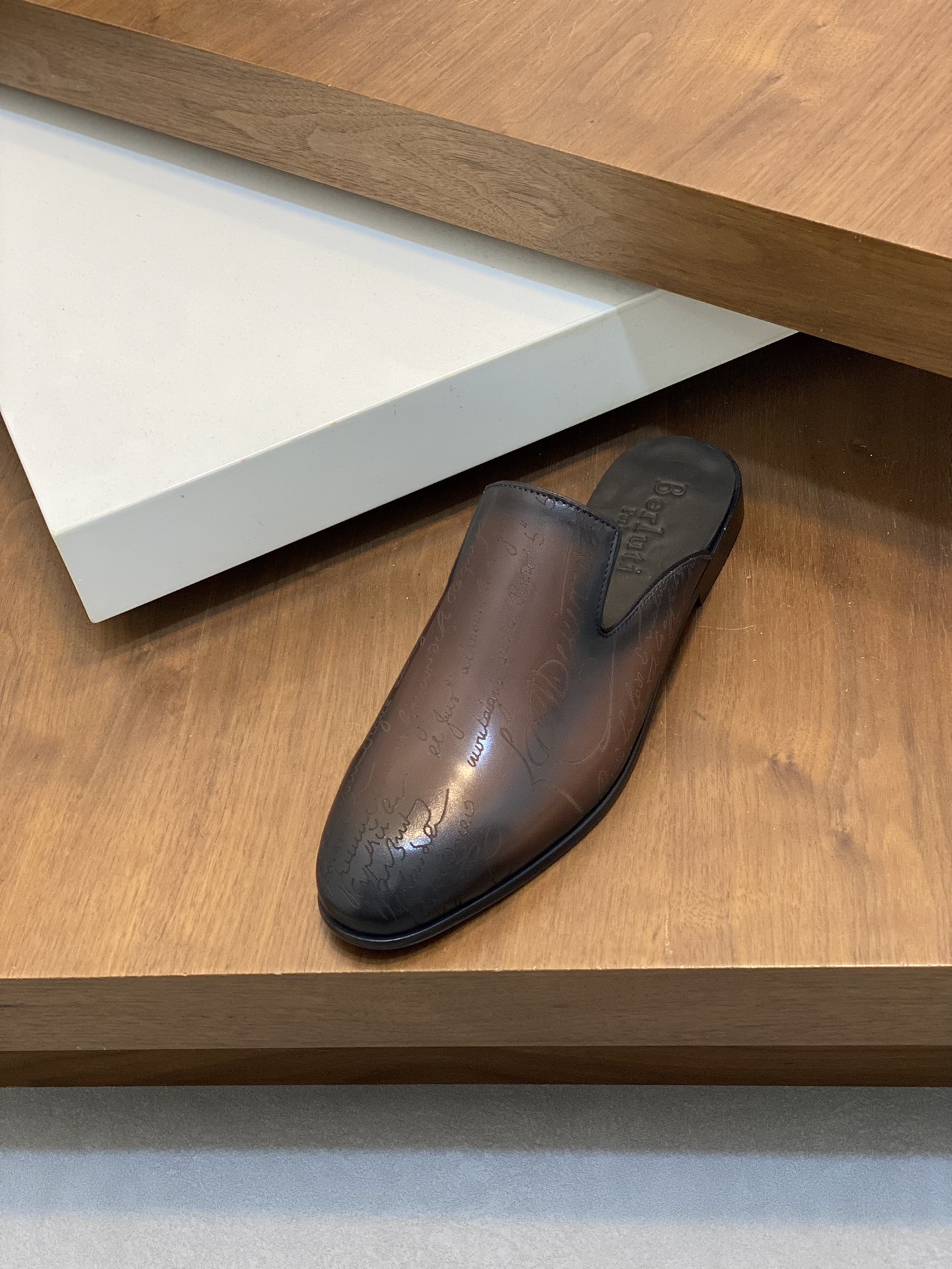 Berluti/Bruti Asesinato nuevas zapatillas de estribo de los hombres de alta gama sensación de textur