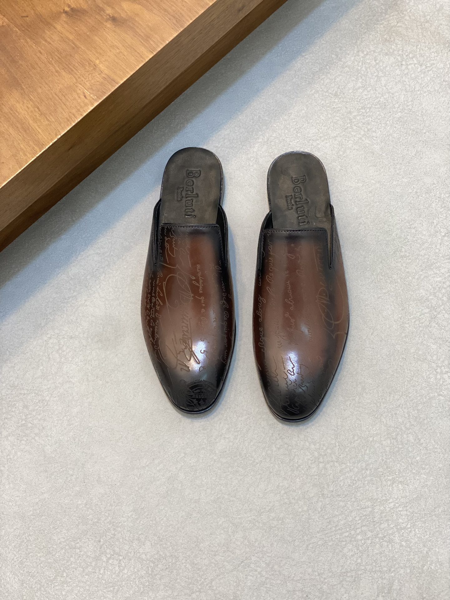 Berluti/Bruti Asesinato nuevas zapatillas de estribo de los hombres de alta gama sensación de textur