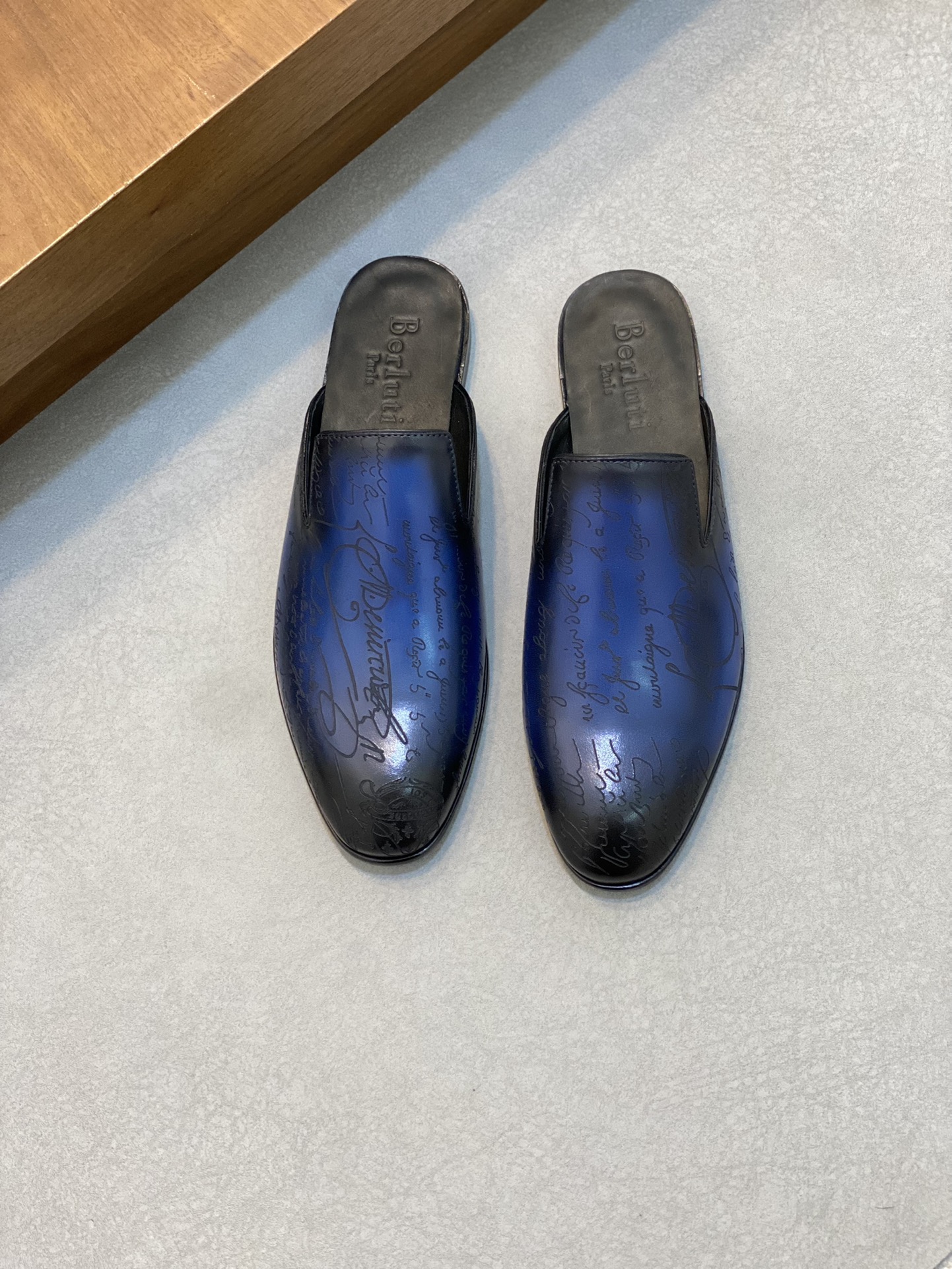Berluti/Bruti Asesinato nuevas zapatillas de estribo de los hombres de alta gama sensación de textur
