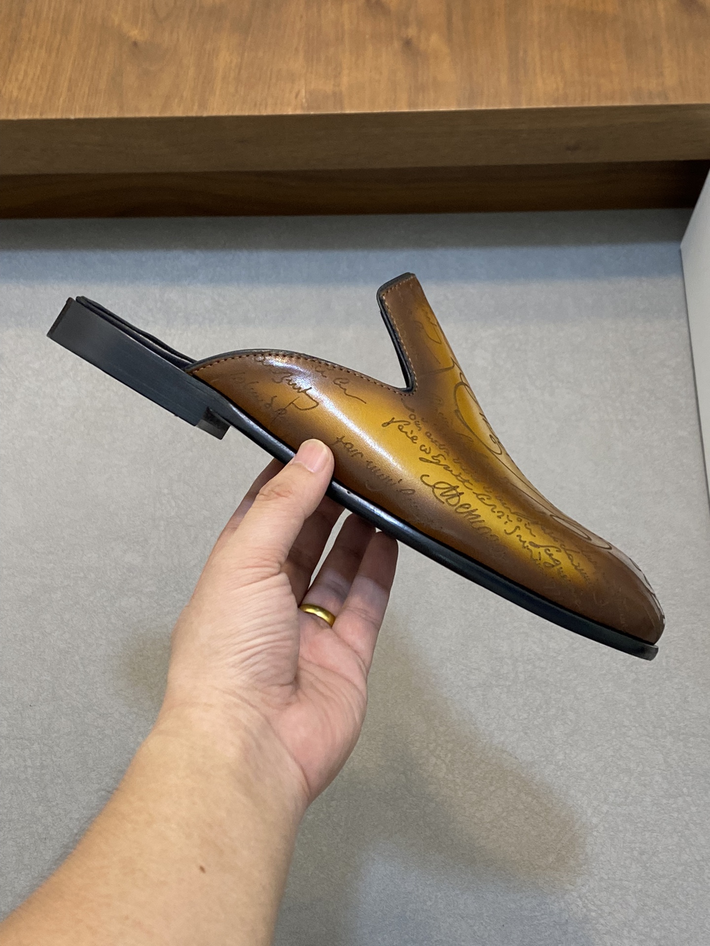 Berluti/Bruti Asesinato nuevas zapatillas de estribo de los hombres de alta gama sensación de textur