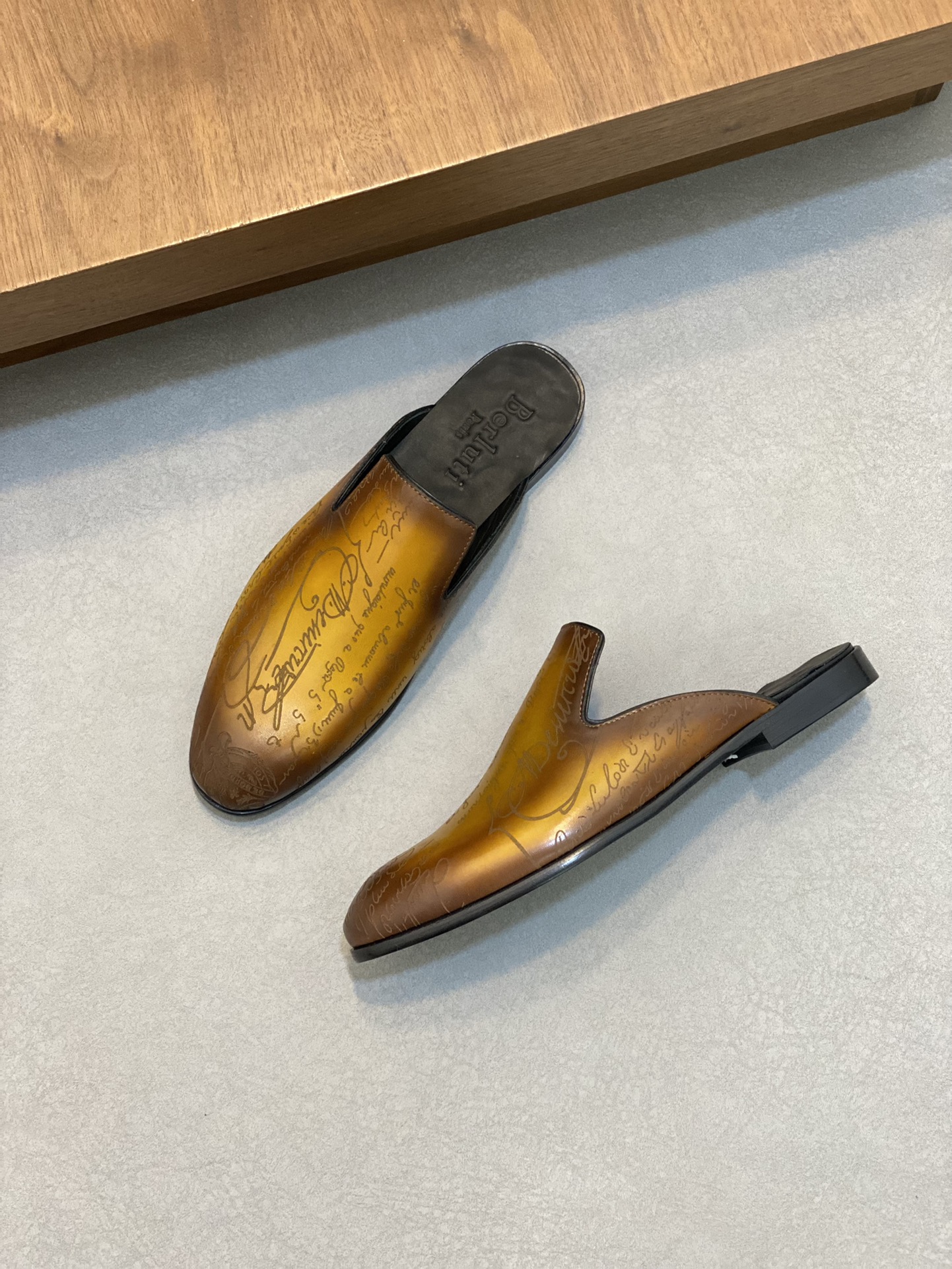 Berluti/Bruti Asesinato nuevas zapatillas de estribo de los hombres de alta gama sensación de textur