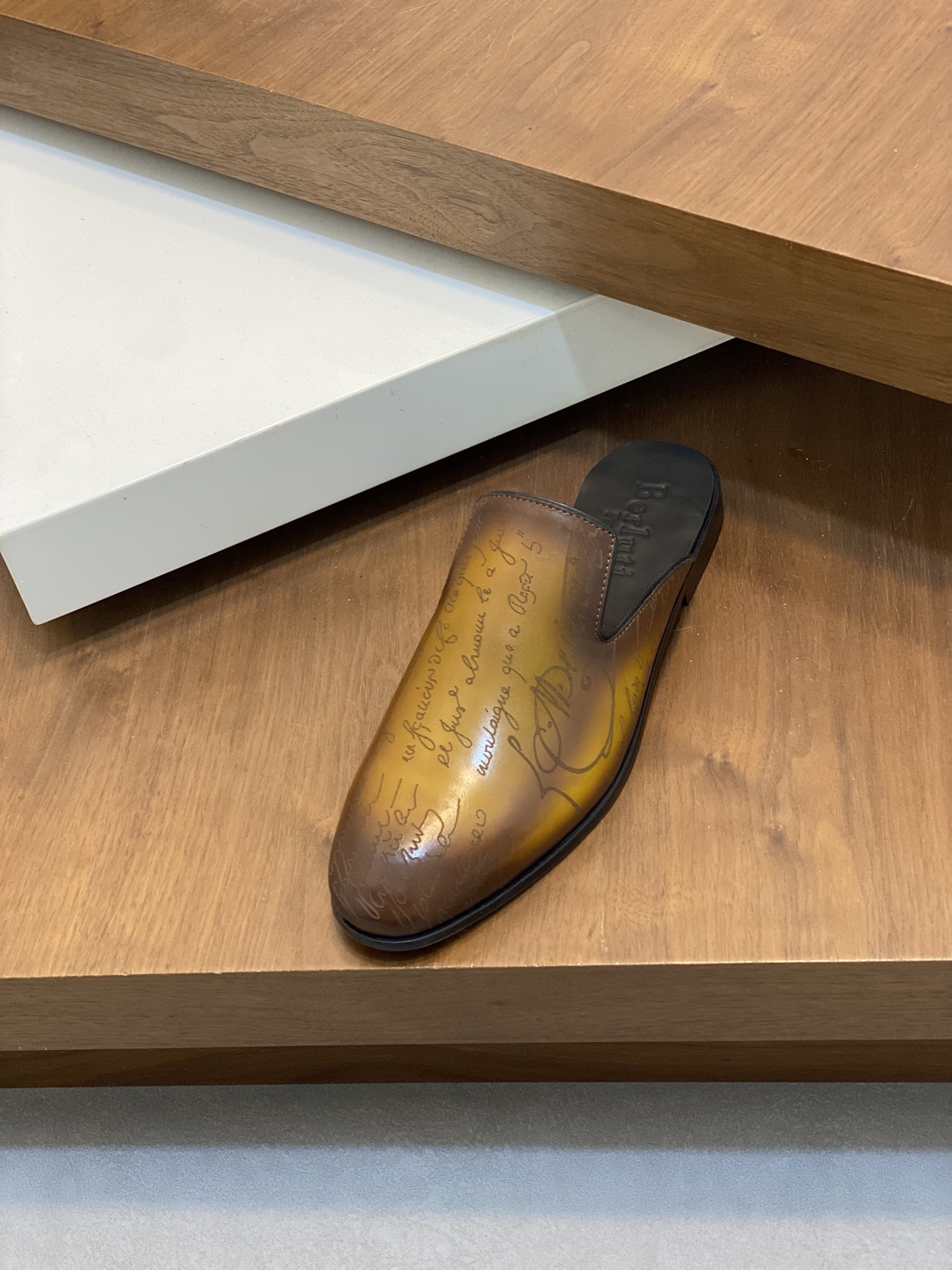 Berluti/Bruti Asesinato nuevas zapatillas de estribo de los hombres de alta gama sensación de textur