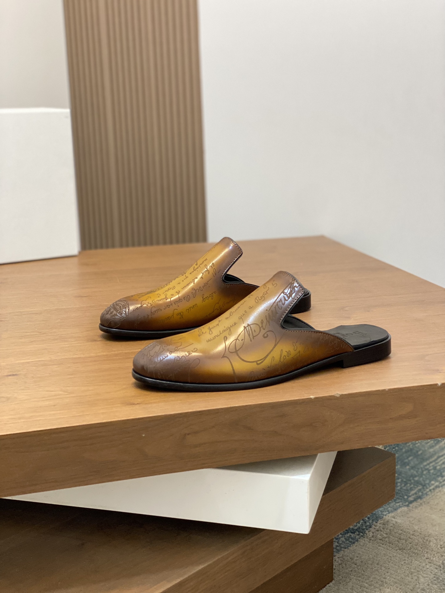 Berluti/Bruti Asesinato nuevas zapatillas de estribo de los hombres de alta gama sensación de textur