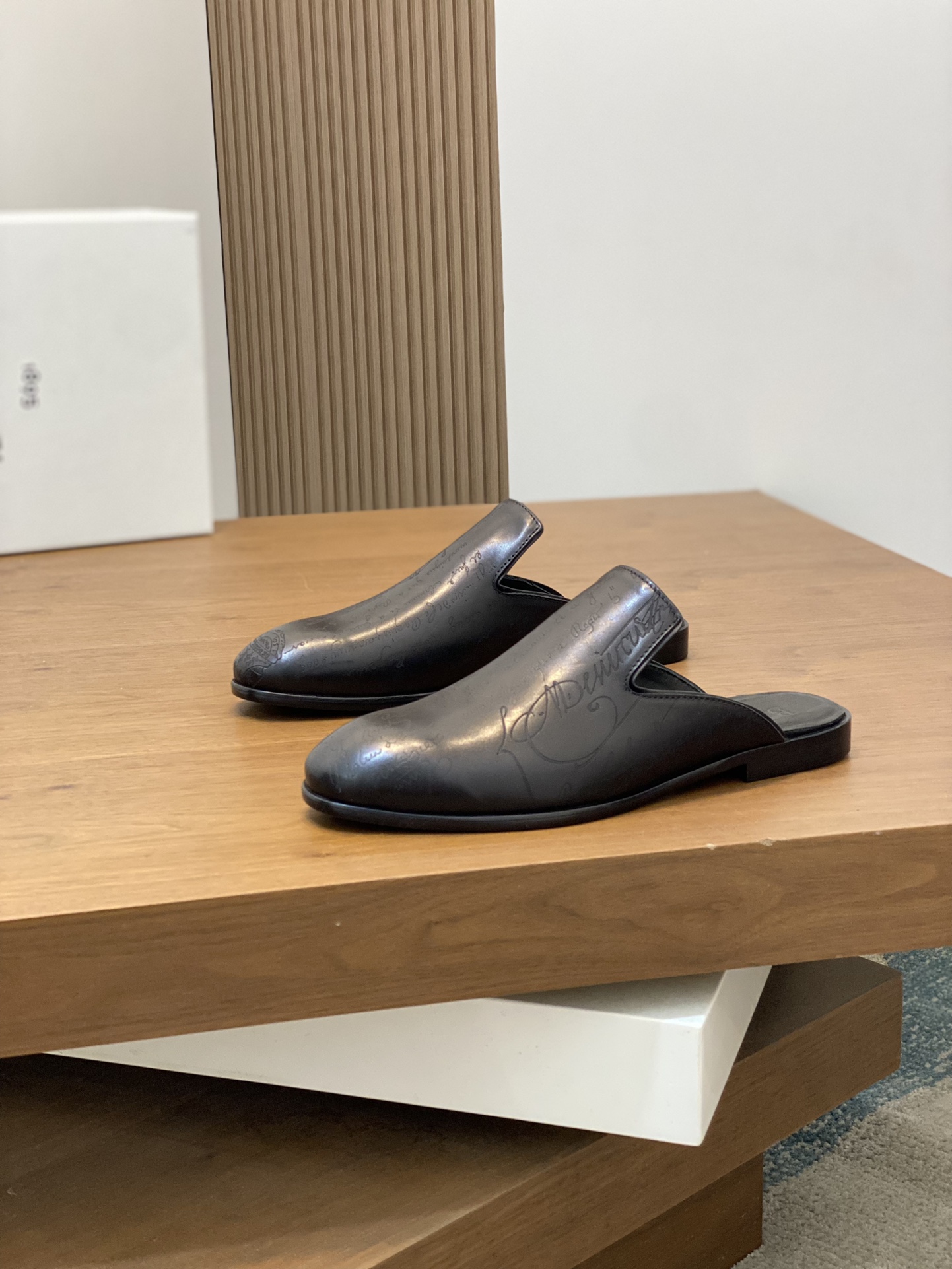 Berluti/Bruti Asesinato nuevas zapatillas de estribo de los hombres de alta gama sensación de textur