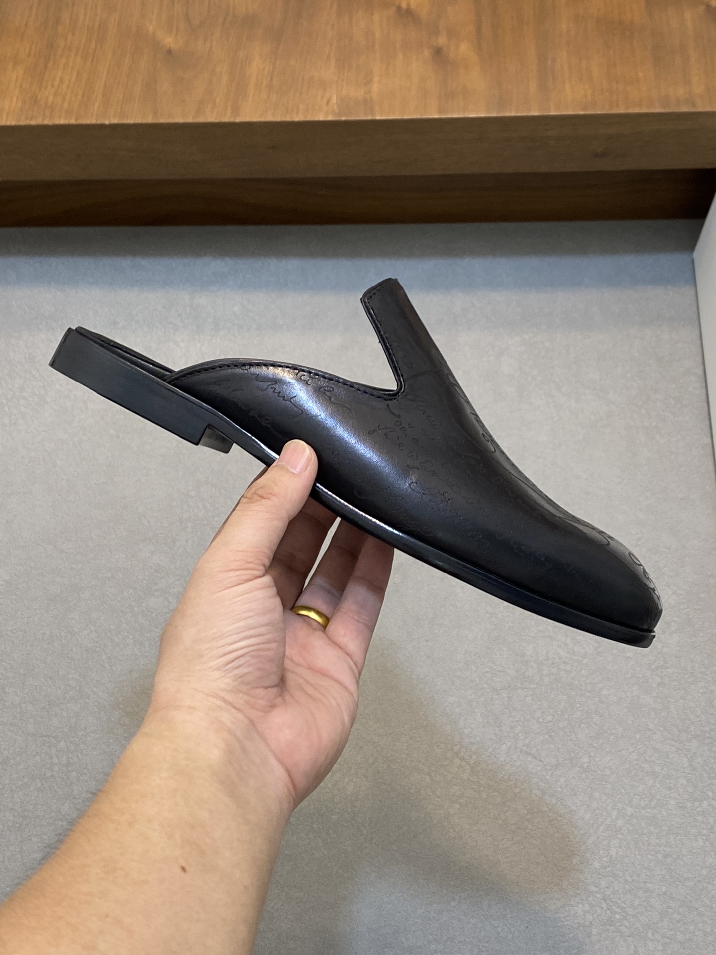 Berluti/Bruti Asesinato nuevas zapatillas de estribo de los hombres de alta gama sensación de textur