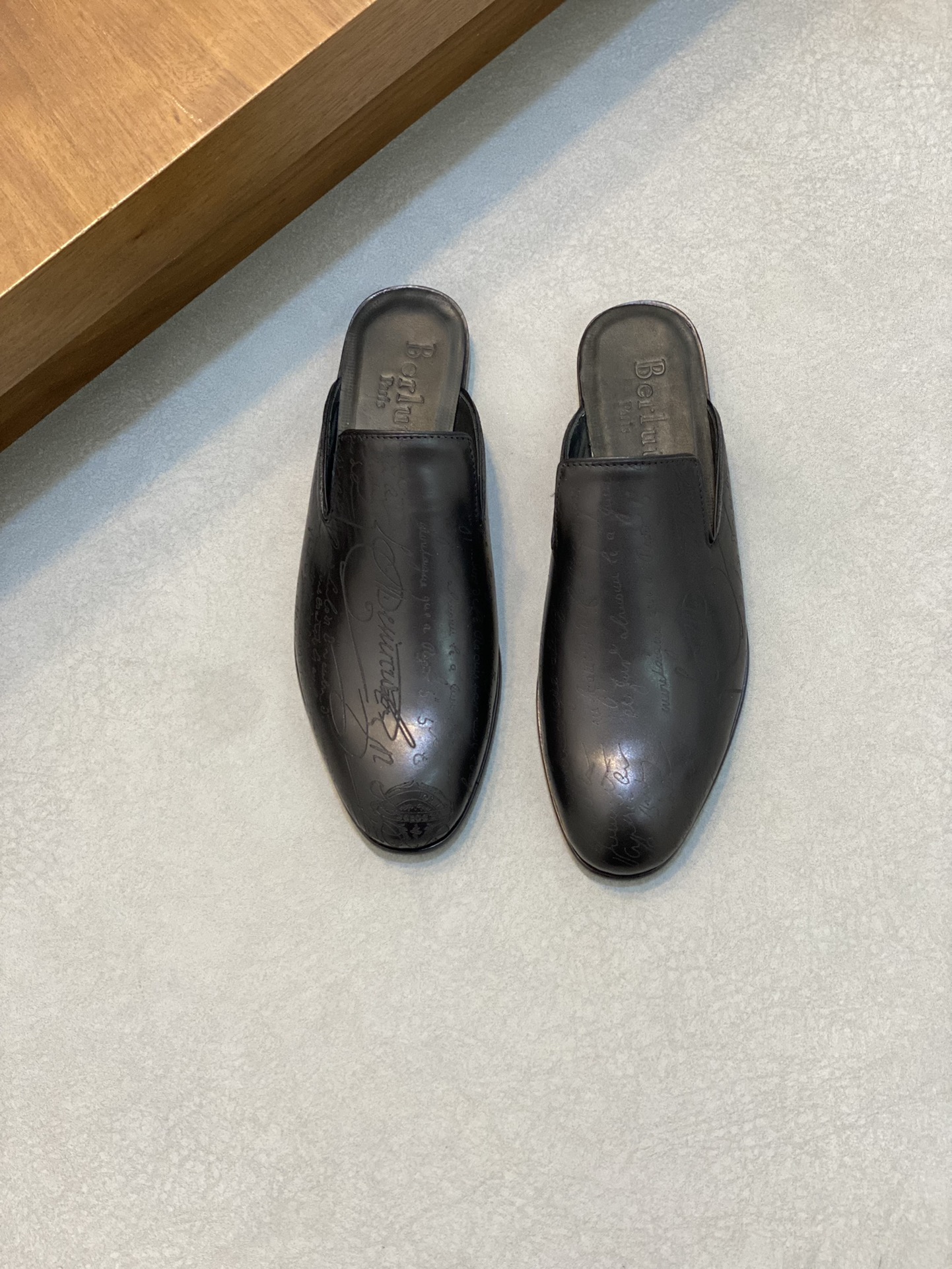 Berluti/Bruti Asesinato nuevas zapatillas de estribo de los hombres de alta gama sensación de textur