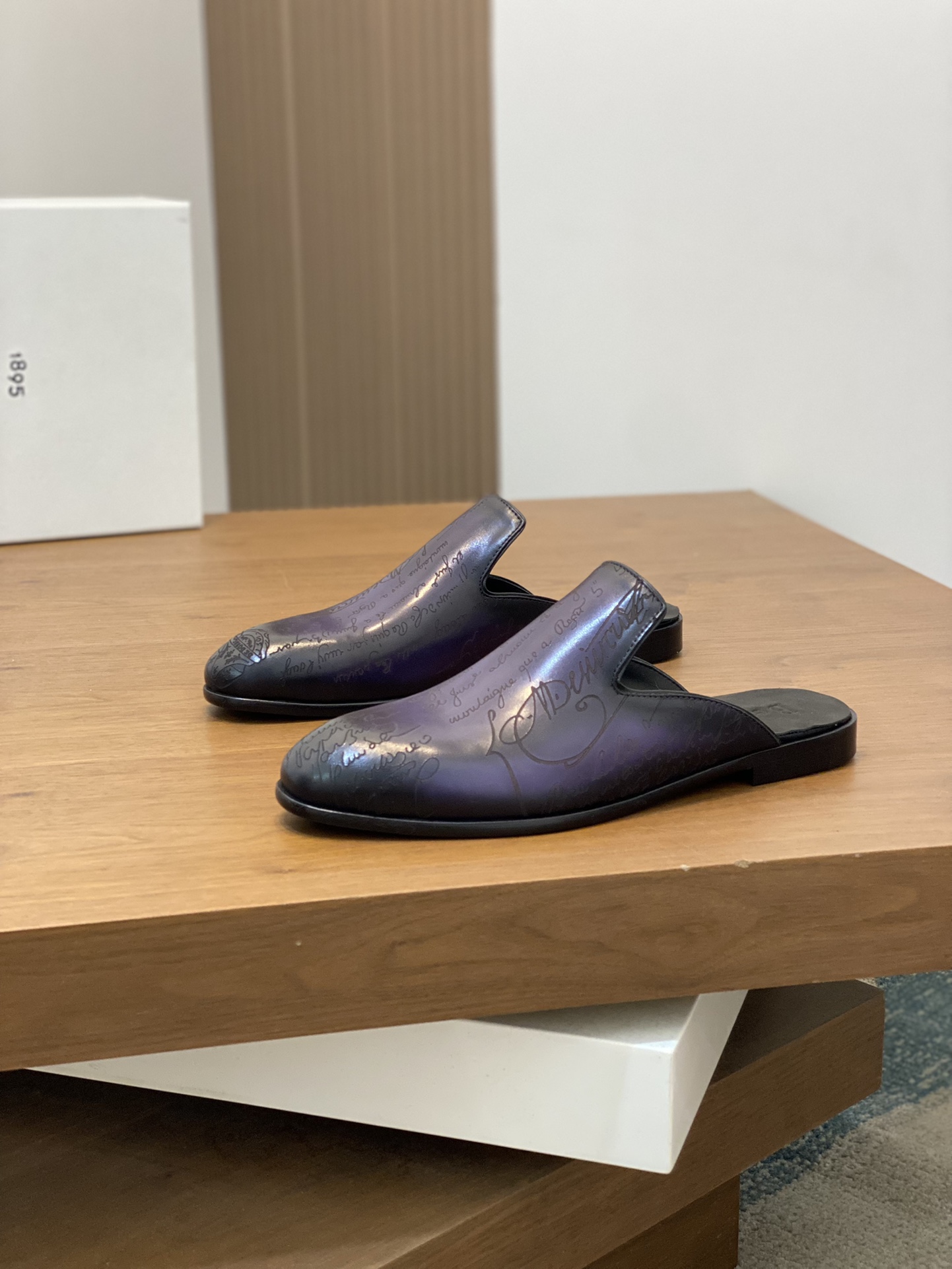 Berluti/Bruti Asesinato nuevas zapatillas de estribo de los hombres de alta gama sensación de textur
