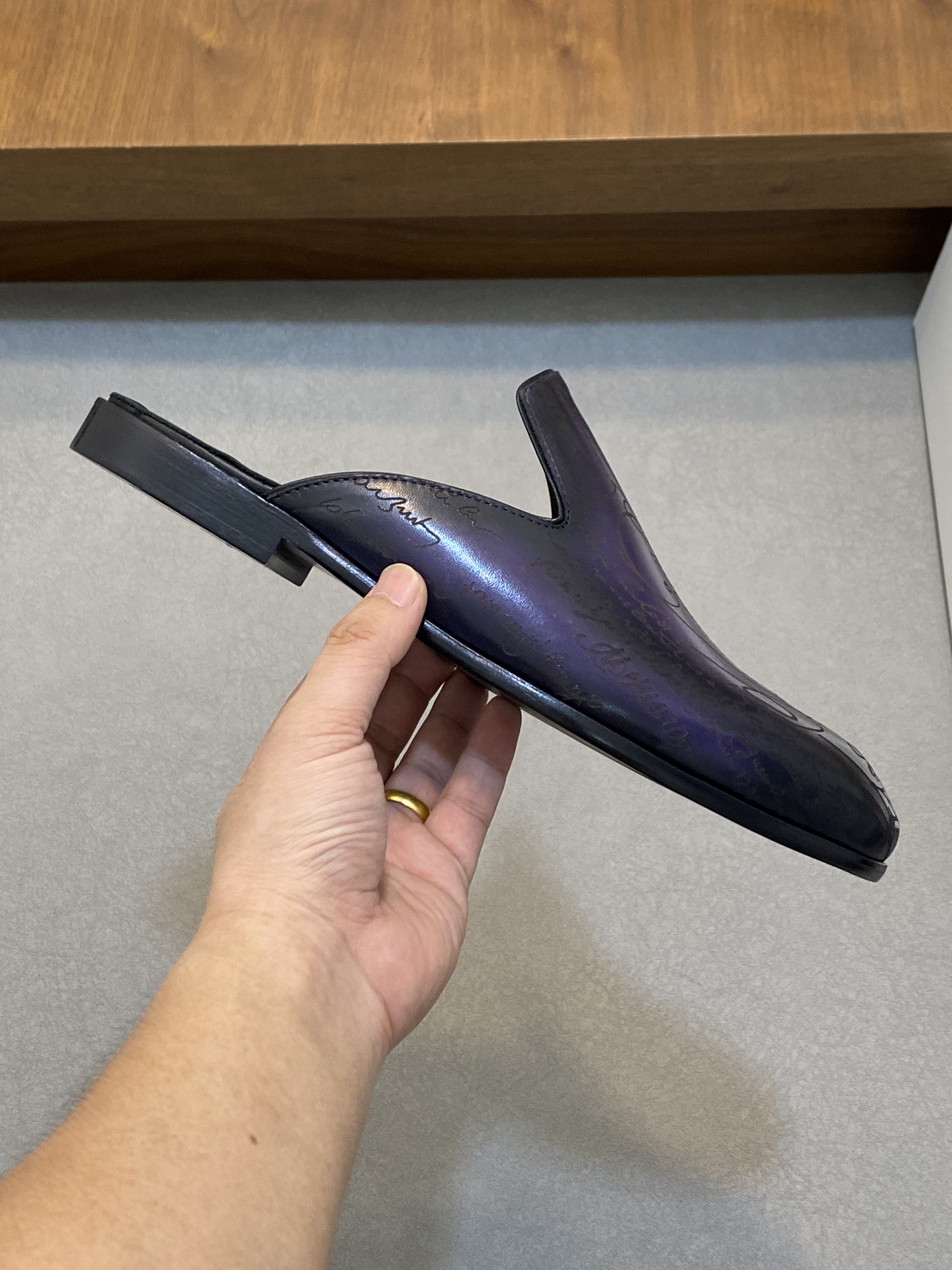 Berluti/Bruti Asesinato nuevas zapatillas de estribo de los hombres de alta gama sensación de textur