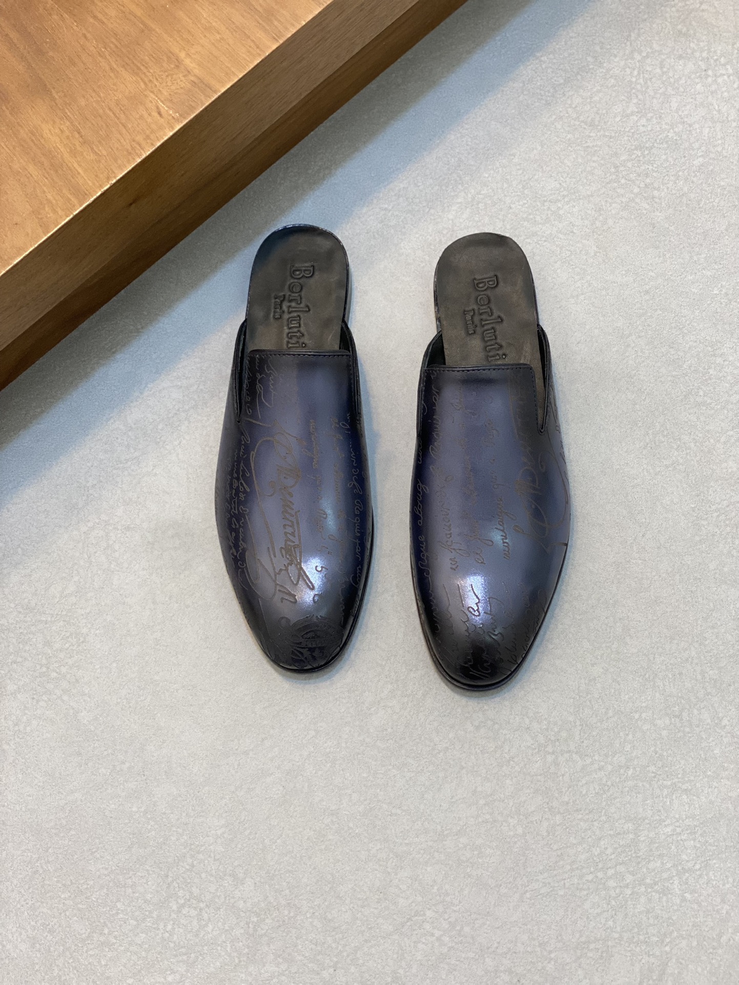 Berluti/Bruti Asesinato nuevas zapatillas de estribo de los hombres de alta gama sensación de textur