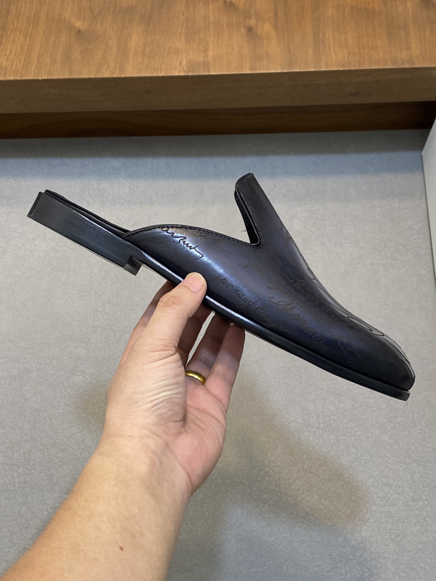 Berluti/Bruti Asesinato nuevas zapatillas de estribo de los hombres de alta gama sensación de textur