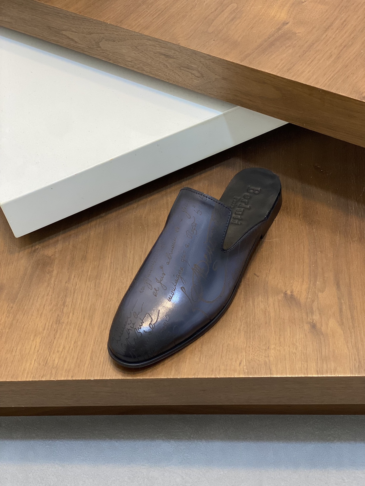 Berluti/Bruti Asesinato nuevas zapatillas de estribo de los hombres de alta gama sensación de textur
