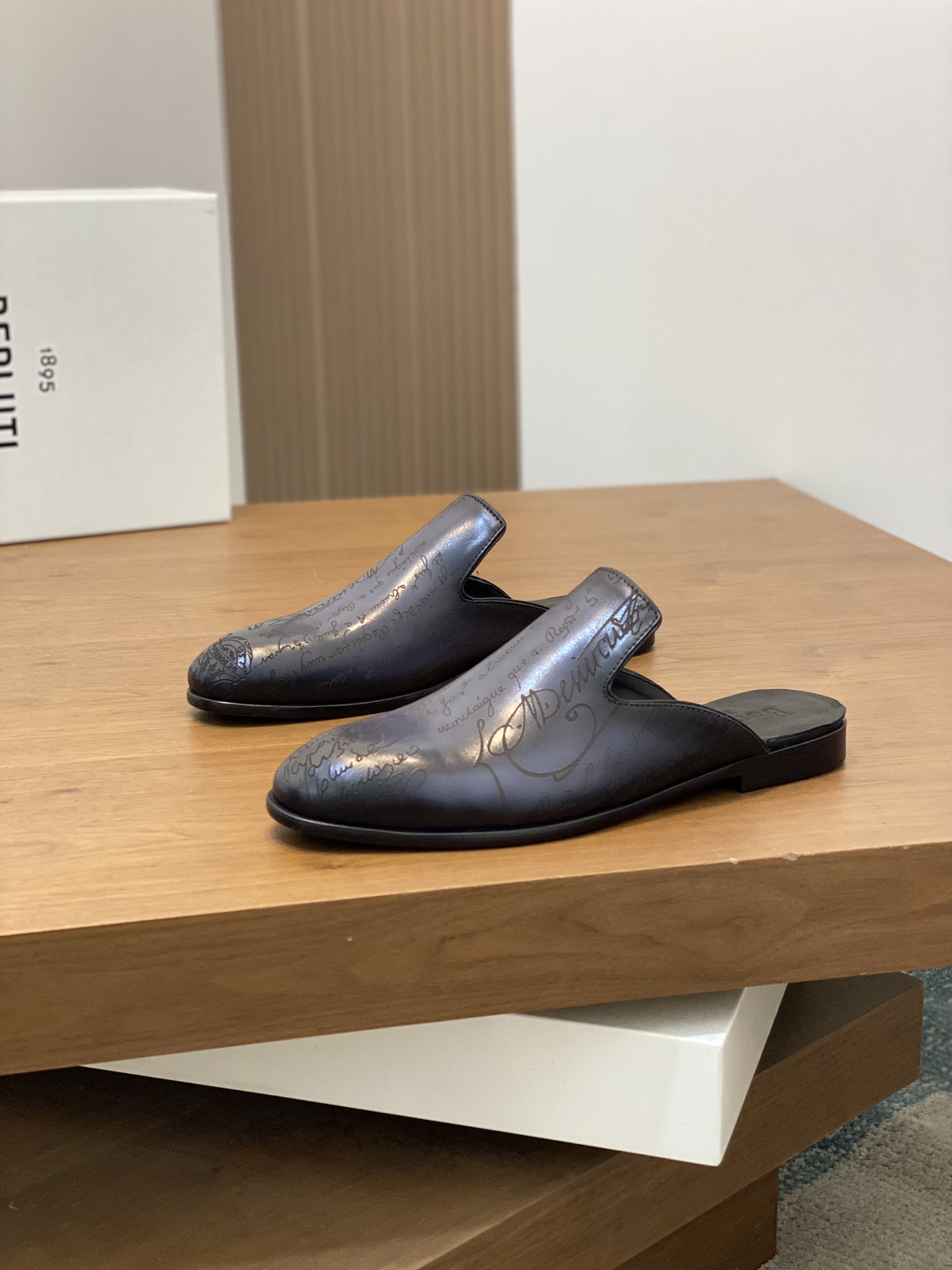 Berluti/Bruti Asesinato nuevas zapatillas de estribo de los hombres de alta gama sensación de textur