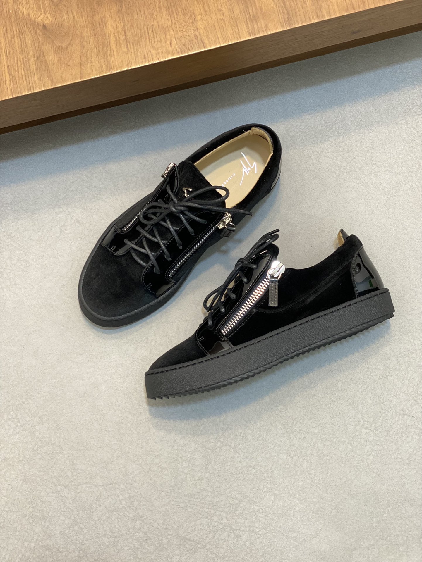 GZ Hombres Talon Print Eagle Claw SneakersEl estilo 'Talon' de los hombres ha sido rediseñado con 'B