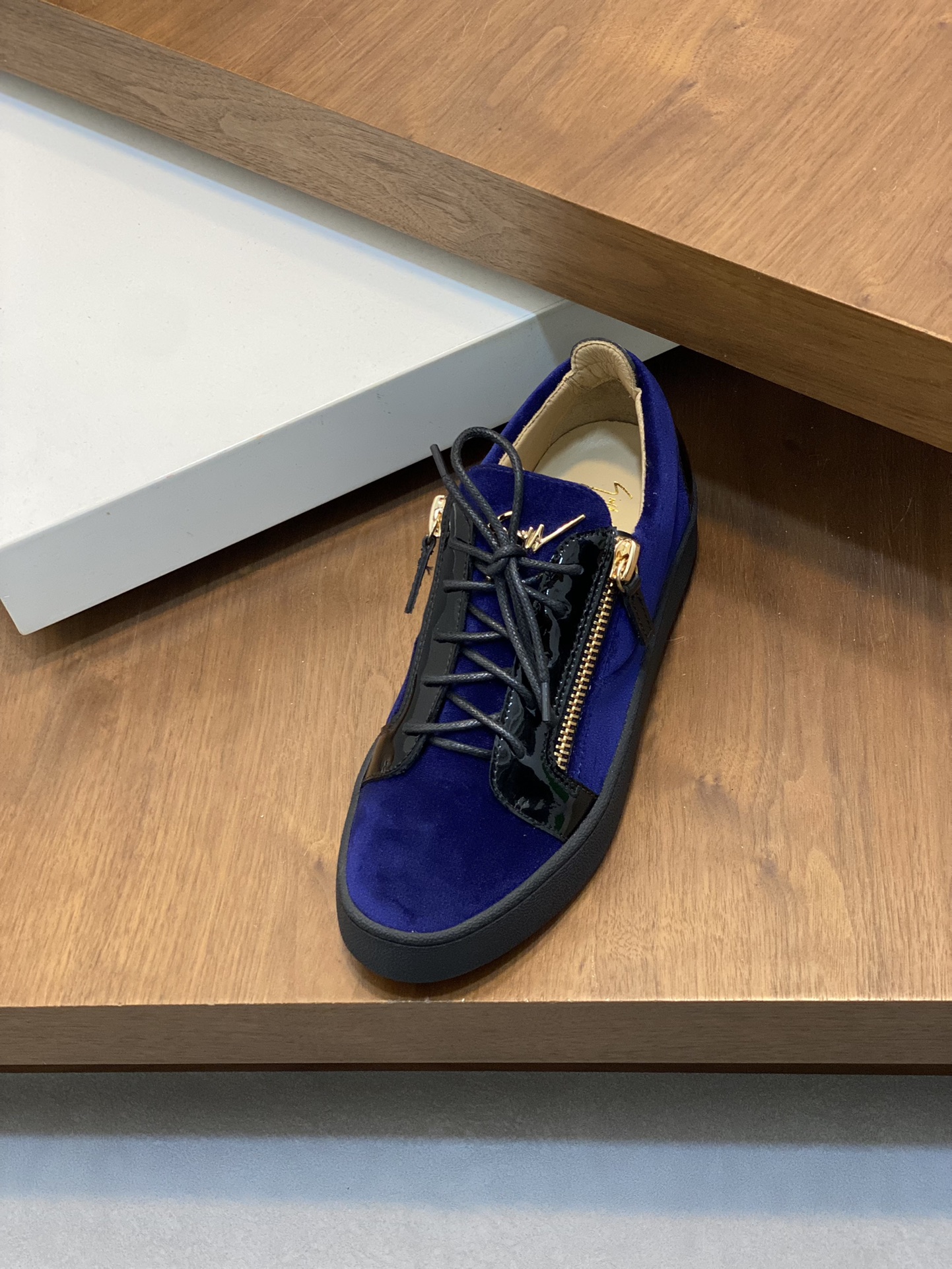 GZ Hombres Talon Print Eagle Claw SneakersEl estilo 'Talon' de los hombres ha sido rediseñado con 'B