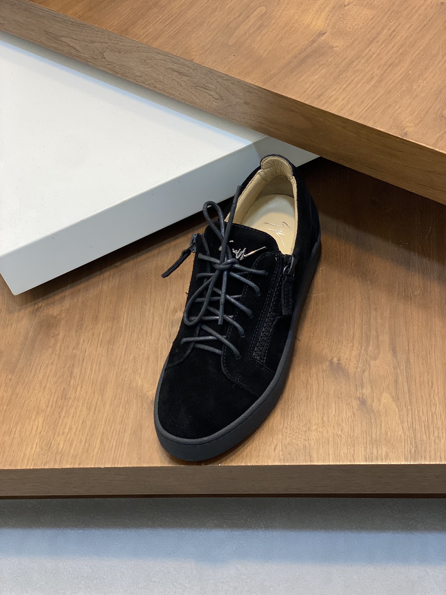 GZ Hombres Talon Print Eagle Claw SneakersEl estilo 'Talon' de los hombres ha sido rediseñado con 'B