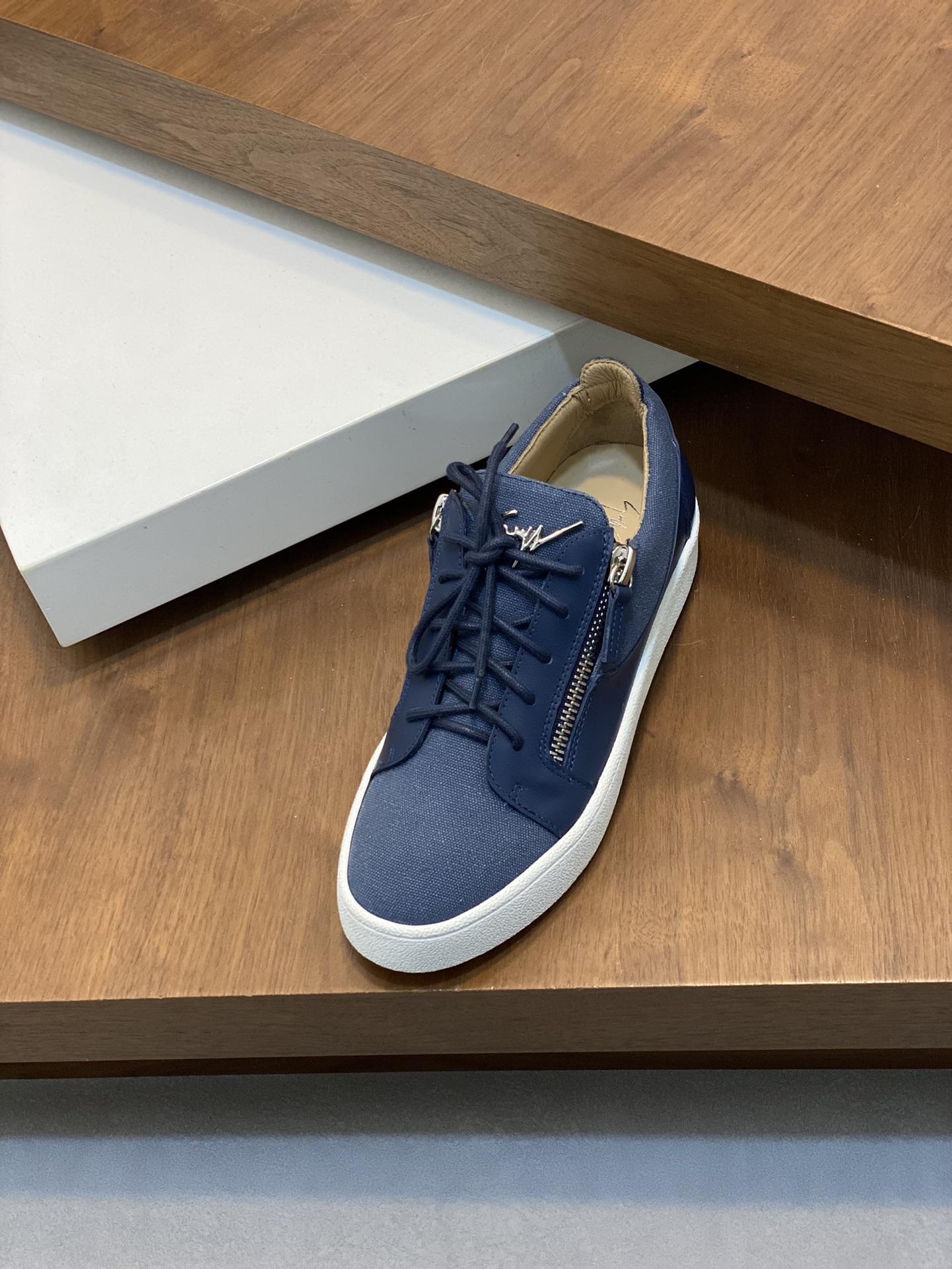 GZ Hombres Talon Print Eagle Claw SneakersEl estilo 'Talon' de los hombres ha sido rediseñado con 'B