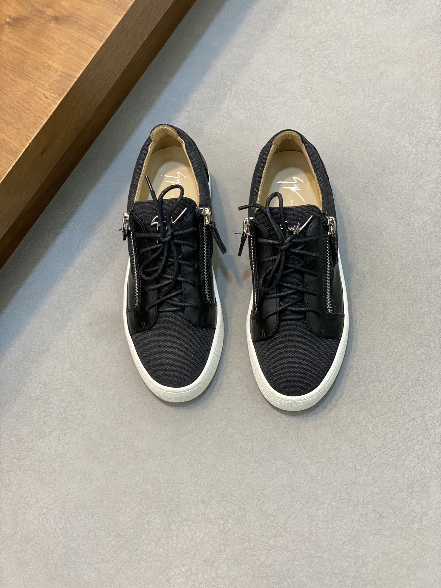 GZ Hombres Talon Print Eagle Claw SneakersEl estilo 'Talon' de los hombres ha sido rediseñado con 'B